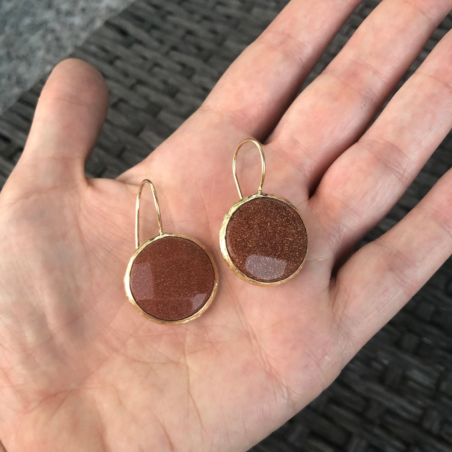 Aretes REDONDOS MEDIANOS con piedra JADE