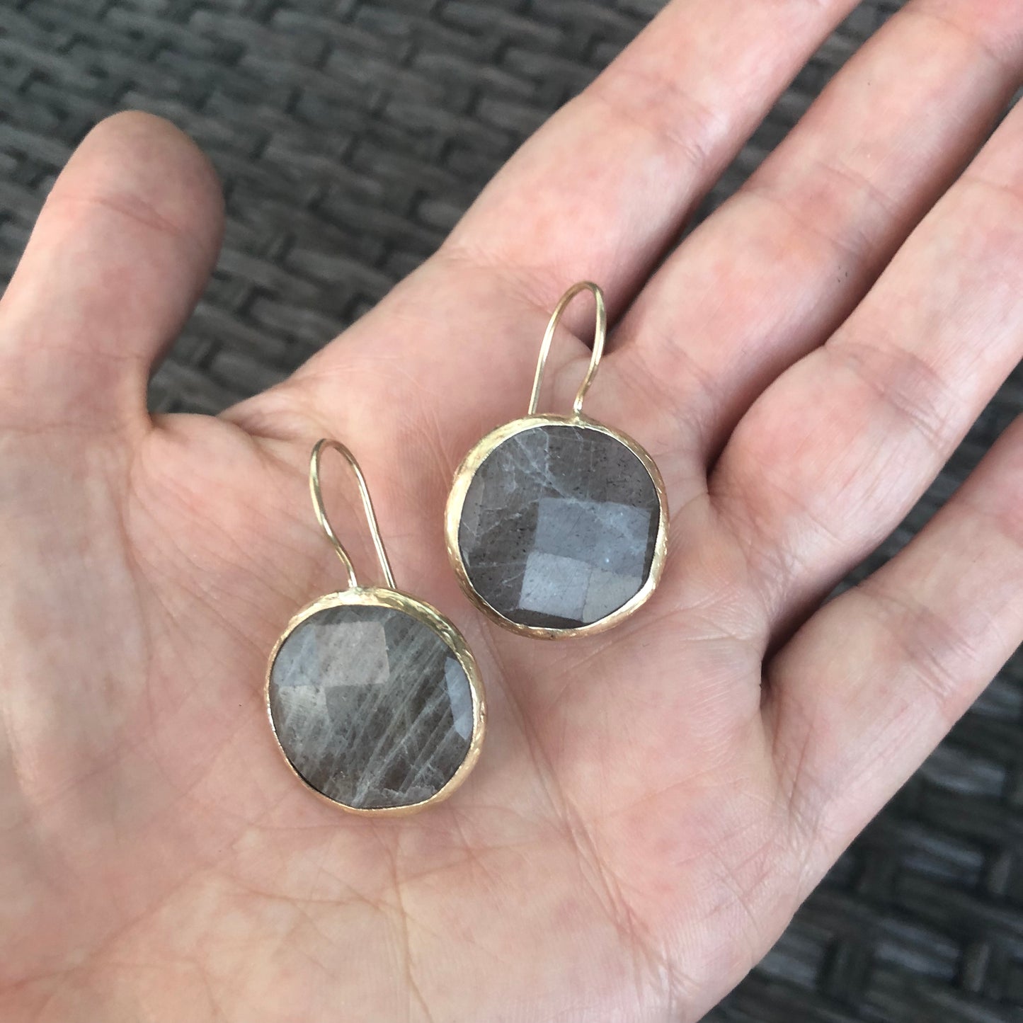 Aretes REDONDOS MEDIANOS con piedra JADE