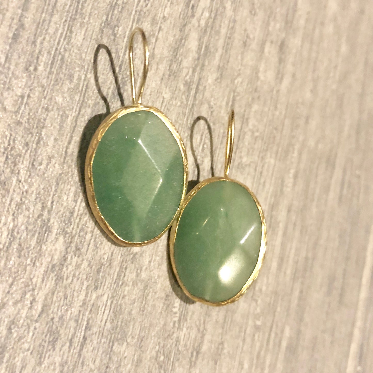 Arete con PIEDRAS NATURALES en gota y ovalo