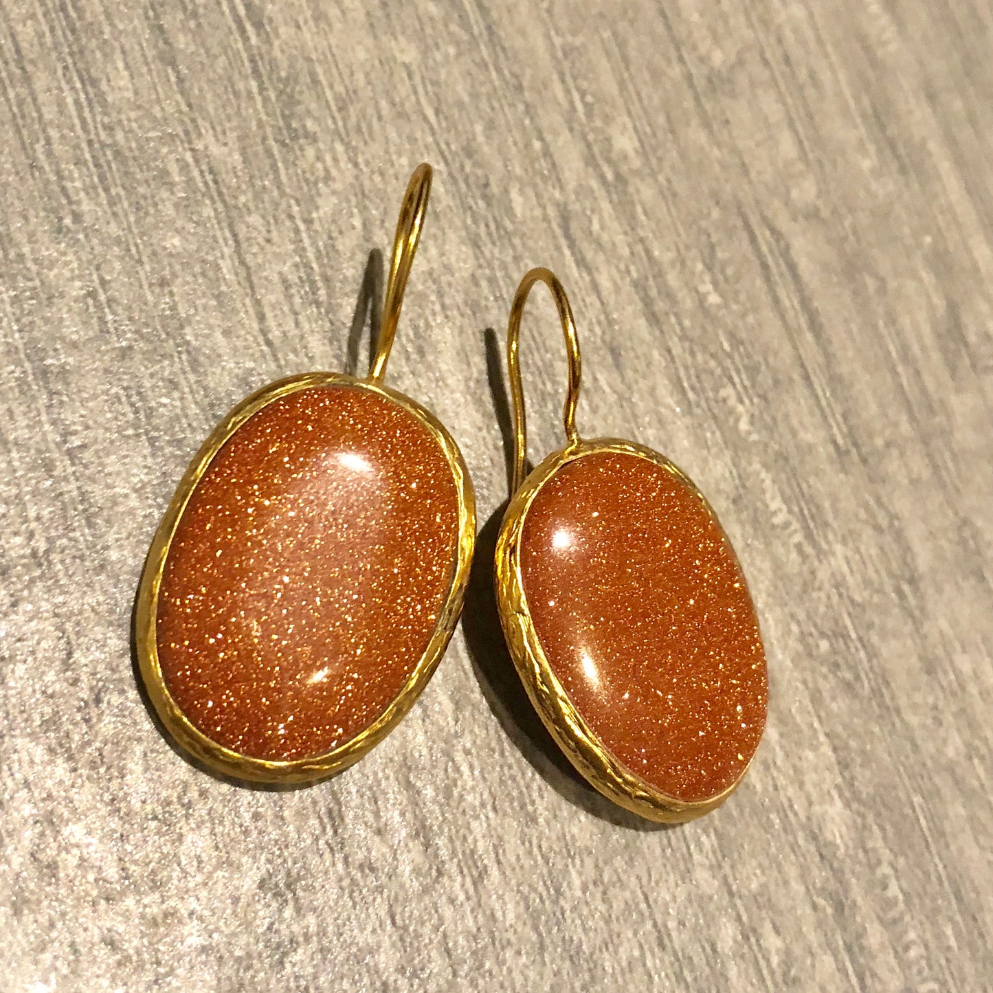 Arete con PIEDRAS NATURALES en gota y ovalo