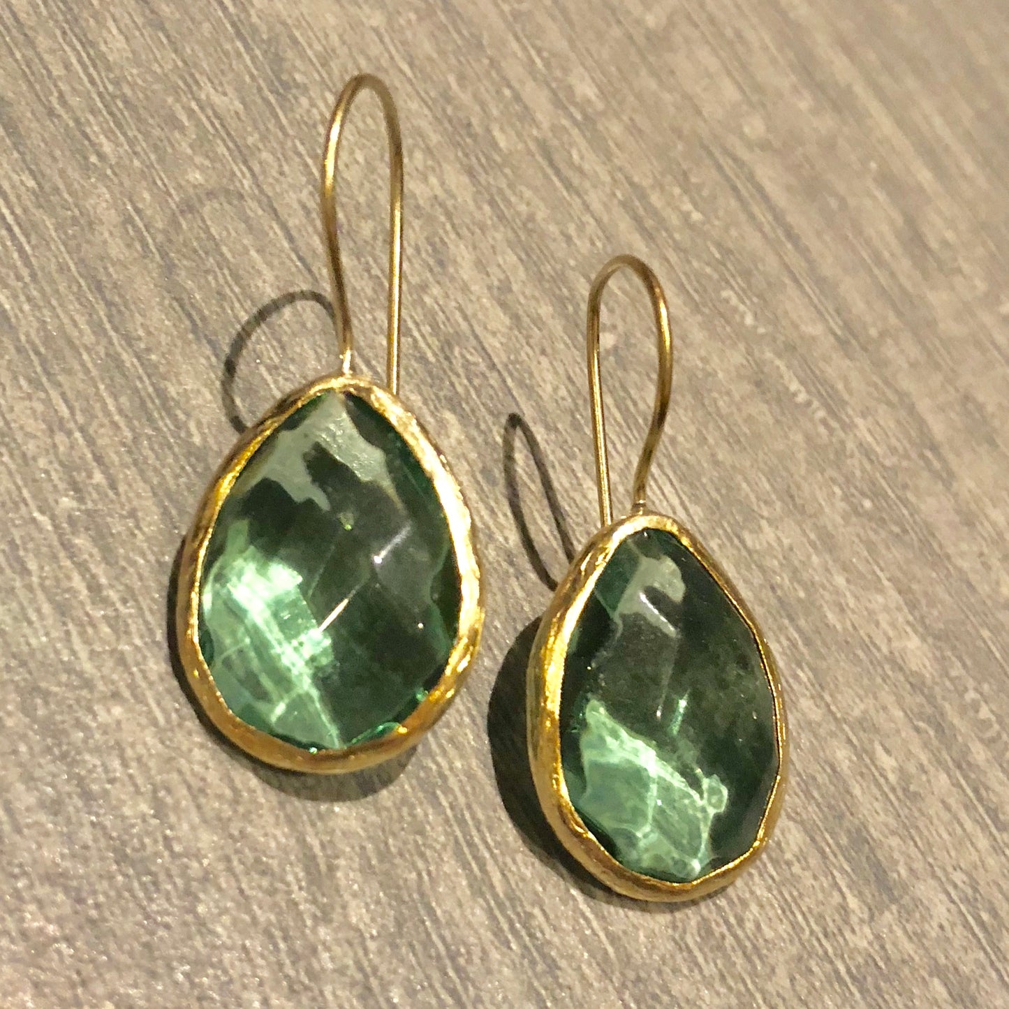 Arete con PIEDRAS NATURALES en gota y ovalo