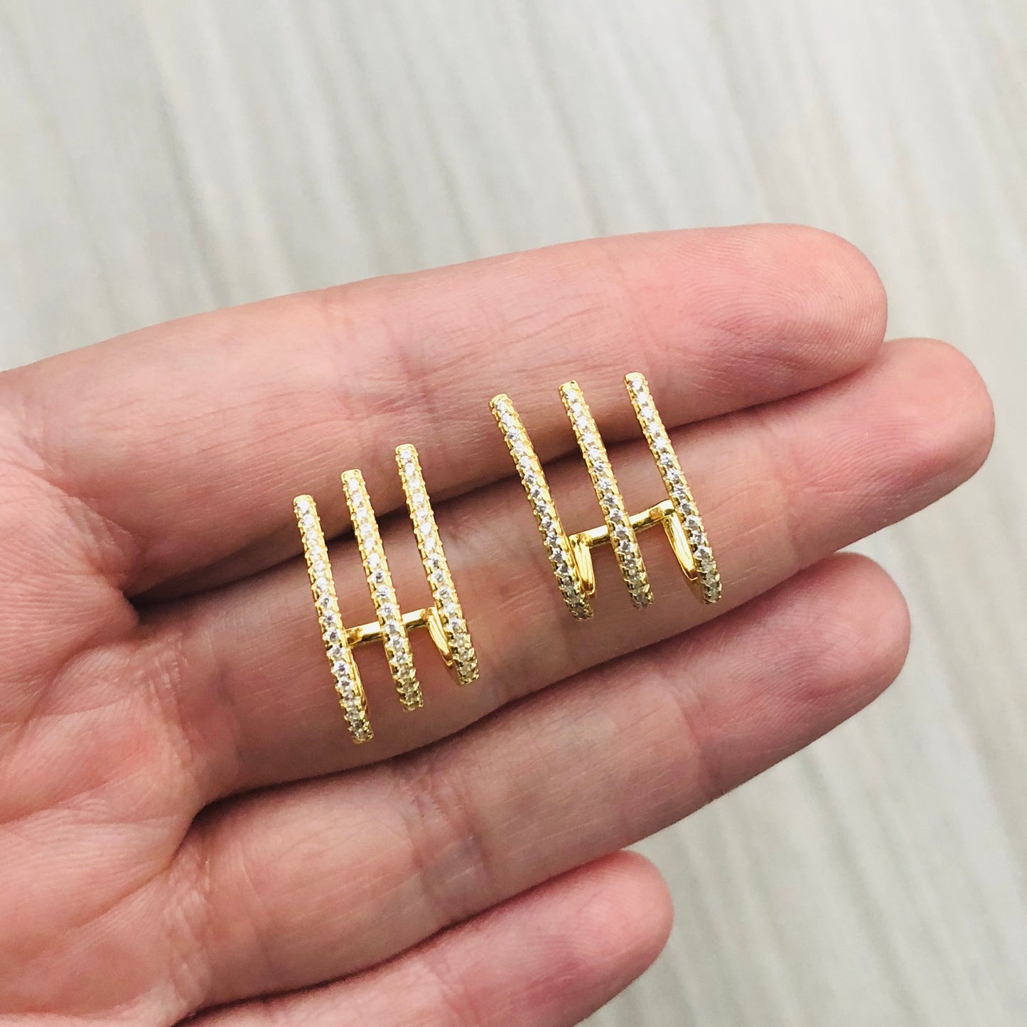 Aretes de PLATA dorados de TRIPLE FILA cubiertos con ZIRCONIAS