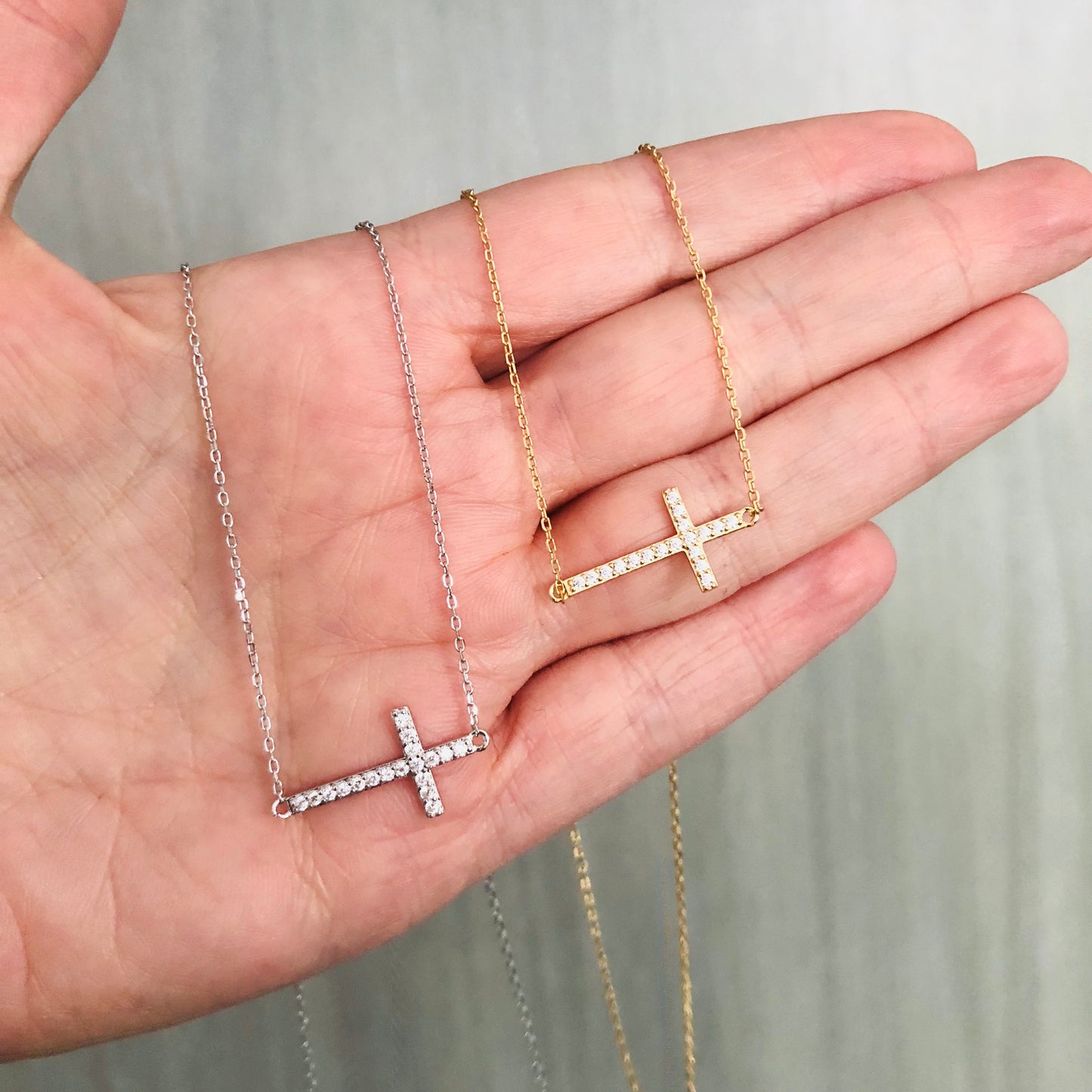 Cadenita de PLATA de CRUZ HORIZONTAL cubierta con ZIRCONIAS