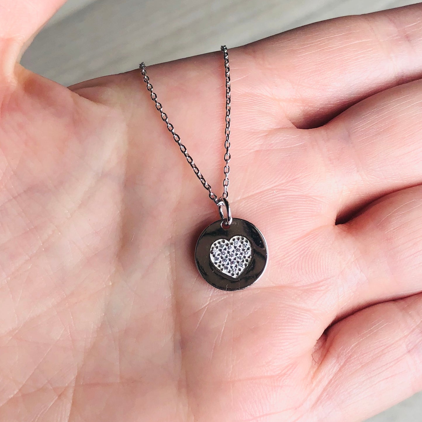 Cadenita de PLATA con CIRCULO con CORAZON cubierto con ZIRCONIAS