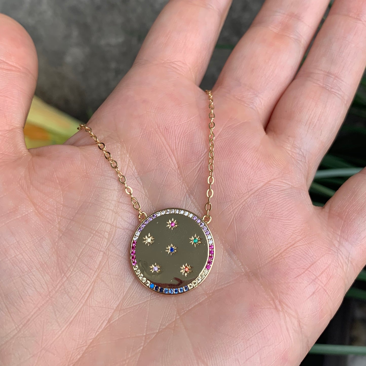 Cadenita CHOKER con PLACA y ESTRELLITAS RAINBOW
