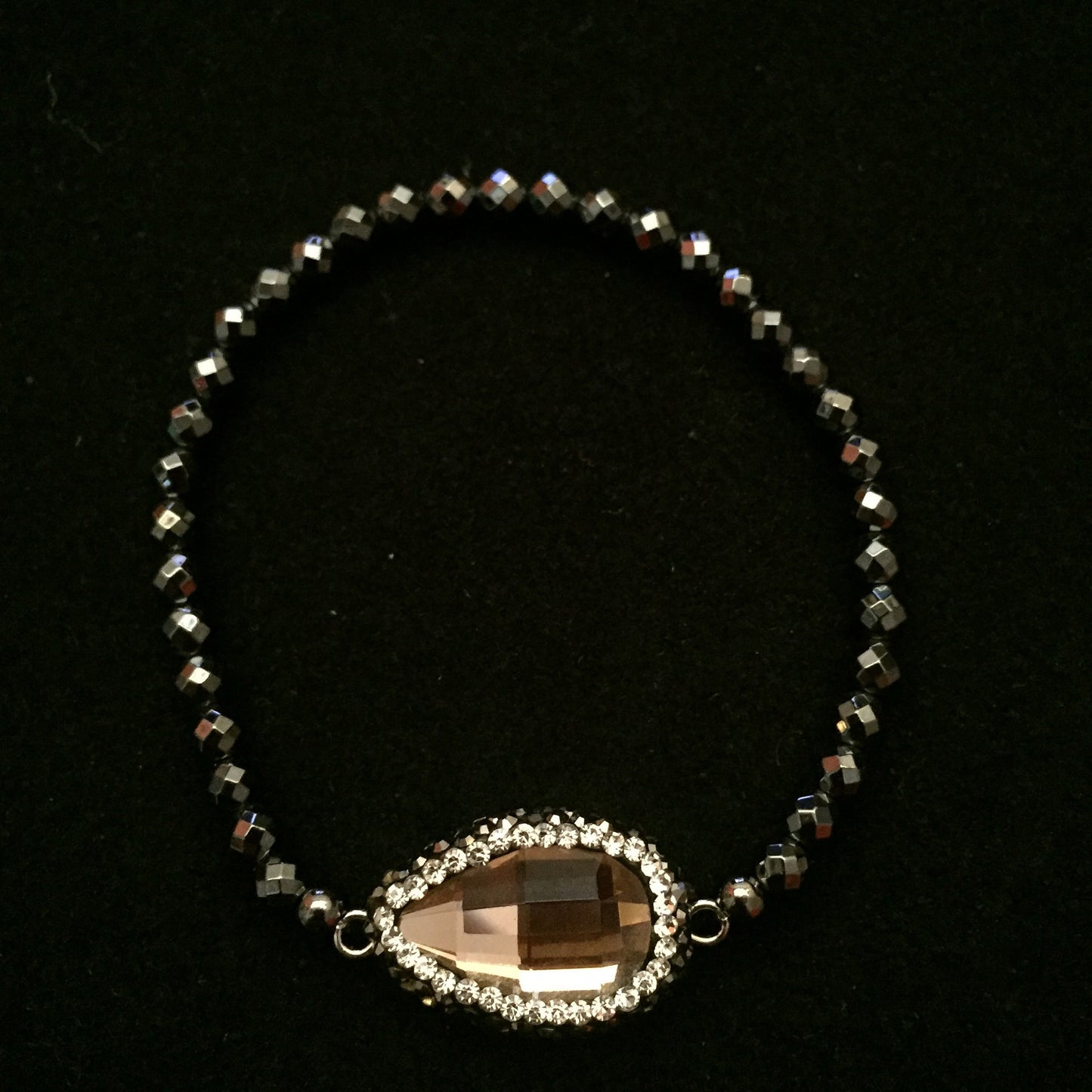 Pulsera de piedra HEMATITA con dije de cristal "peach" con cristales
