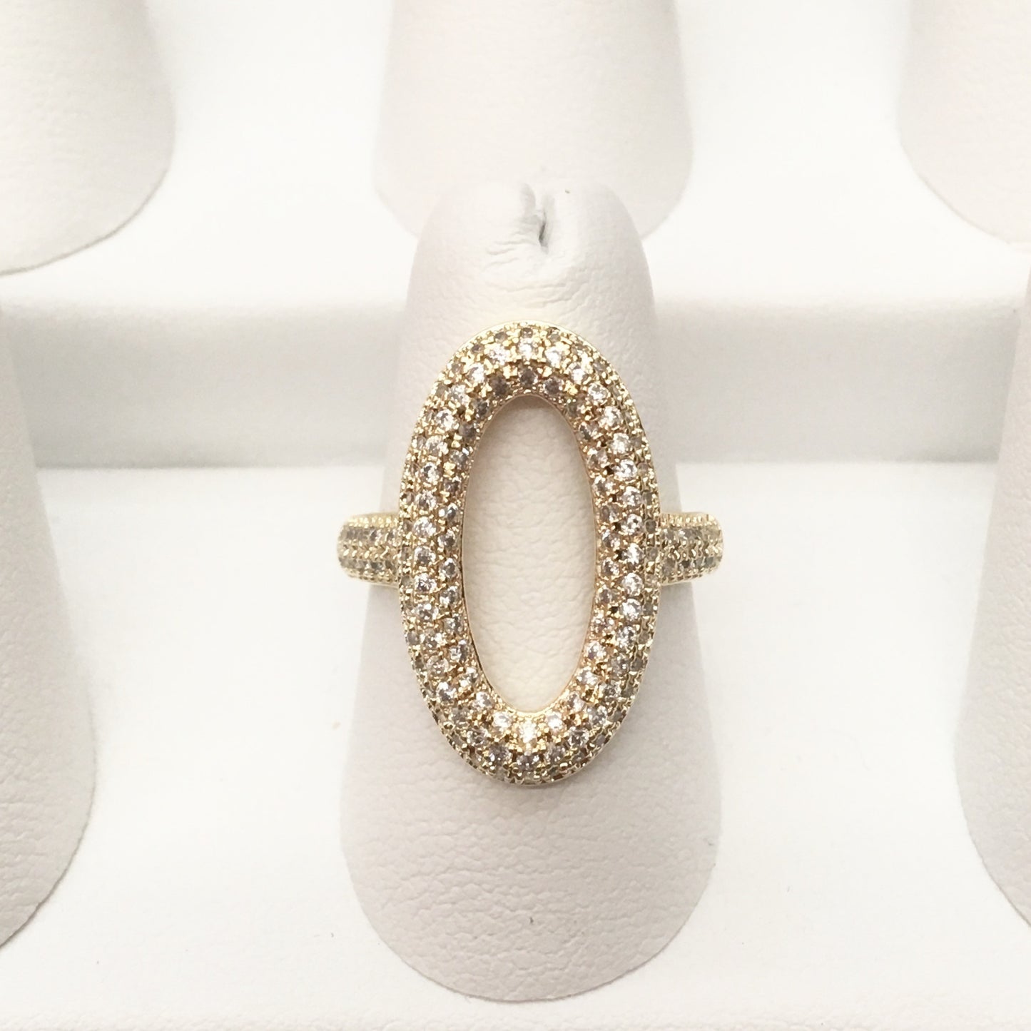 Anillo de plata con OVALO con zirconias