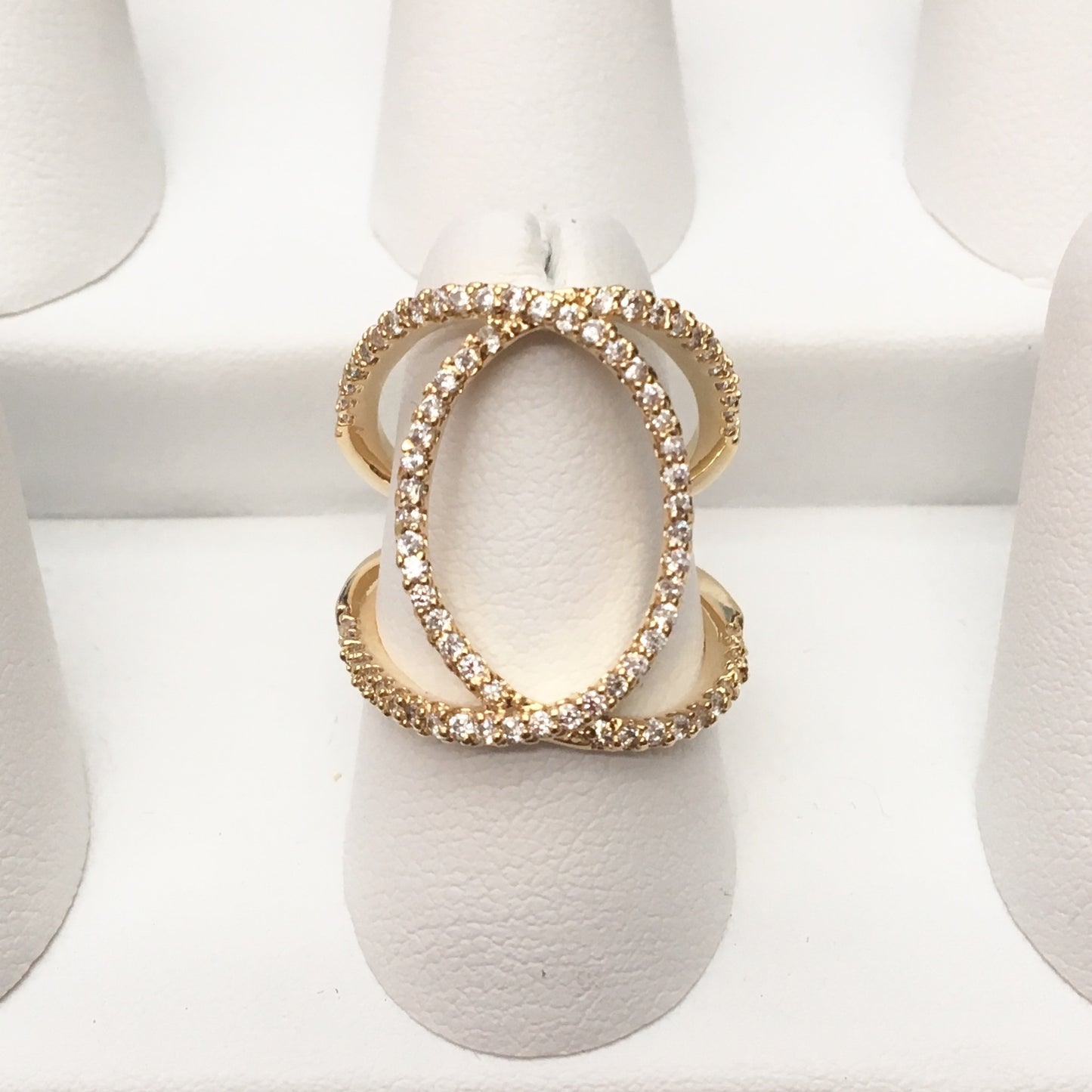 Anillo de plata con OVALO entrelazado con zirconias