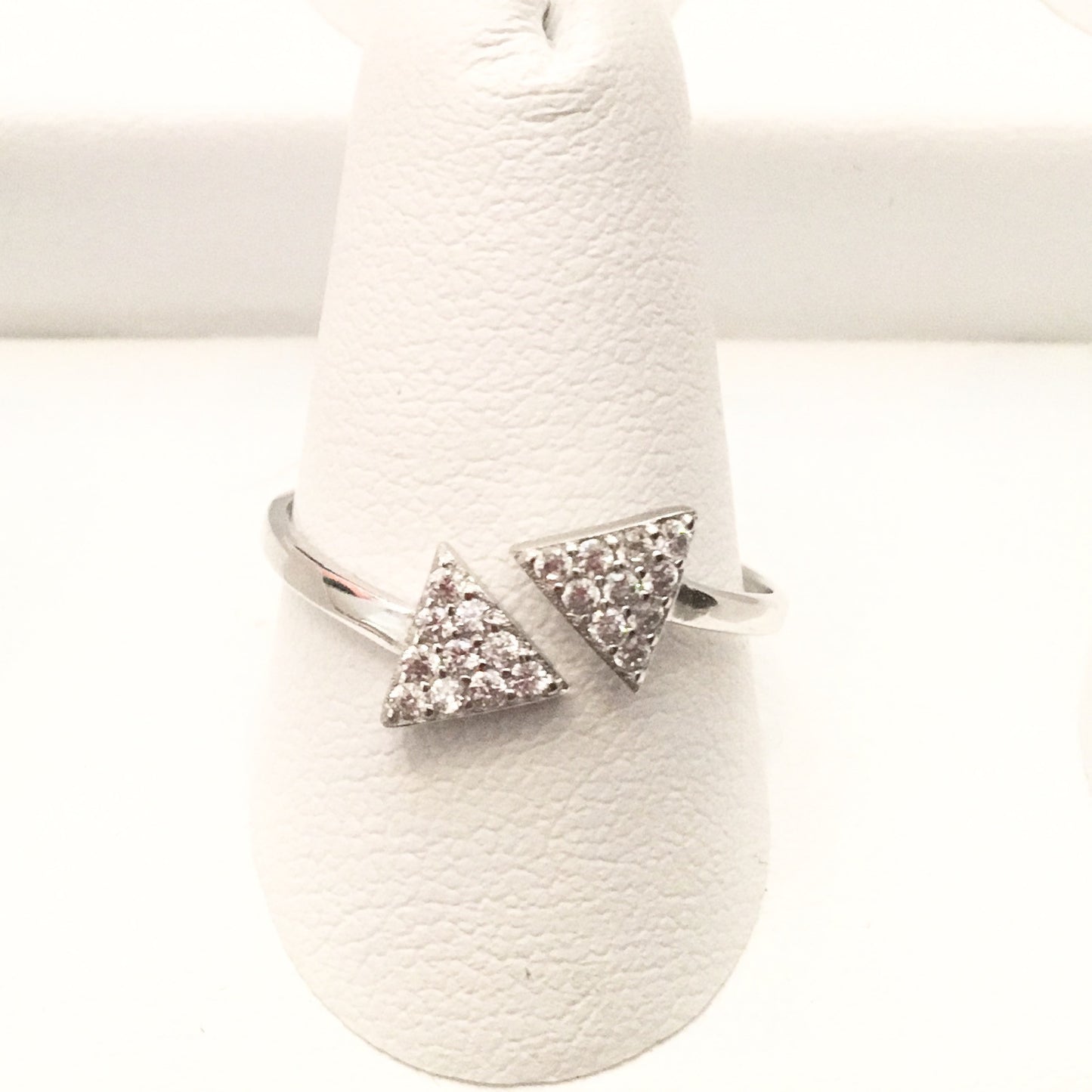 Anillo de plata con doble TRIANGULO con zirconias