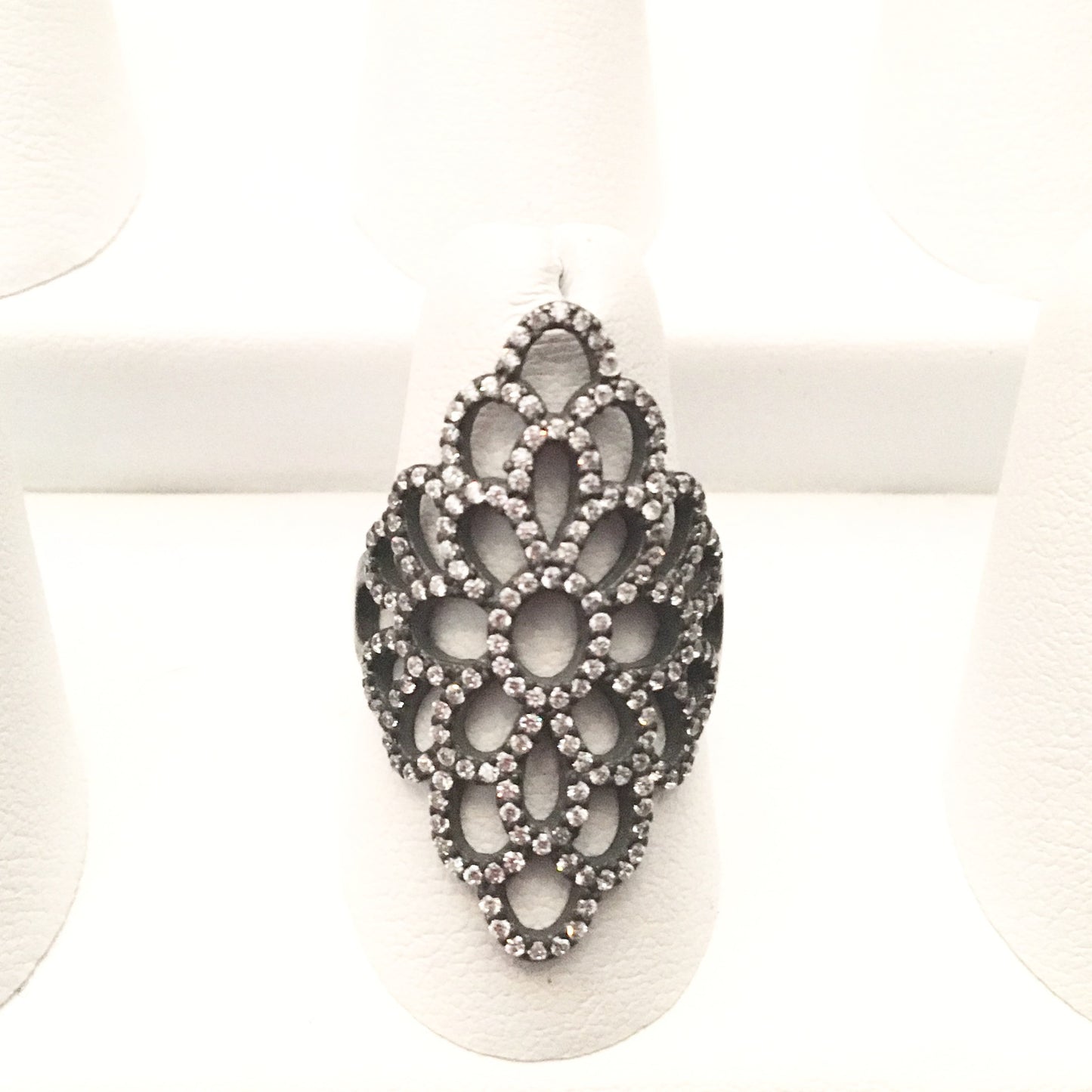 Anillo de plata NEGRO GRANDE con forma de FLOR con zirconias