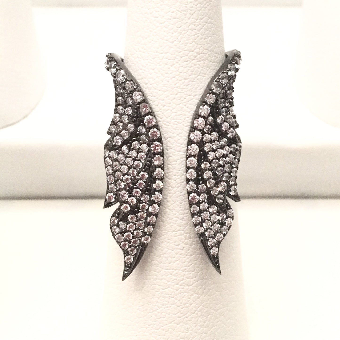 Anillo de plata NEGRO con ALAS con zirconias (CRISTAL TRANSPARENTE)
