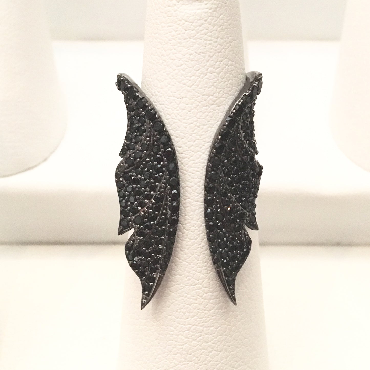 Anillo de plata NEGRO con ALAS con zirconias