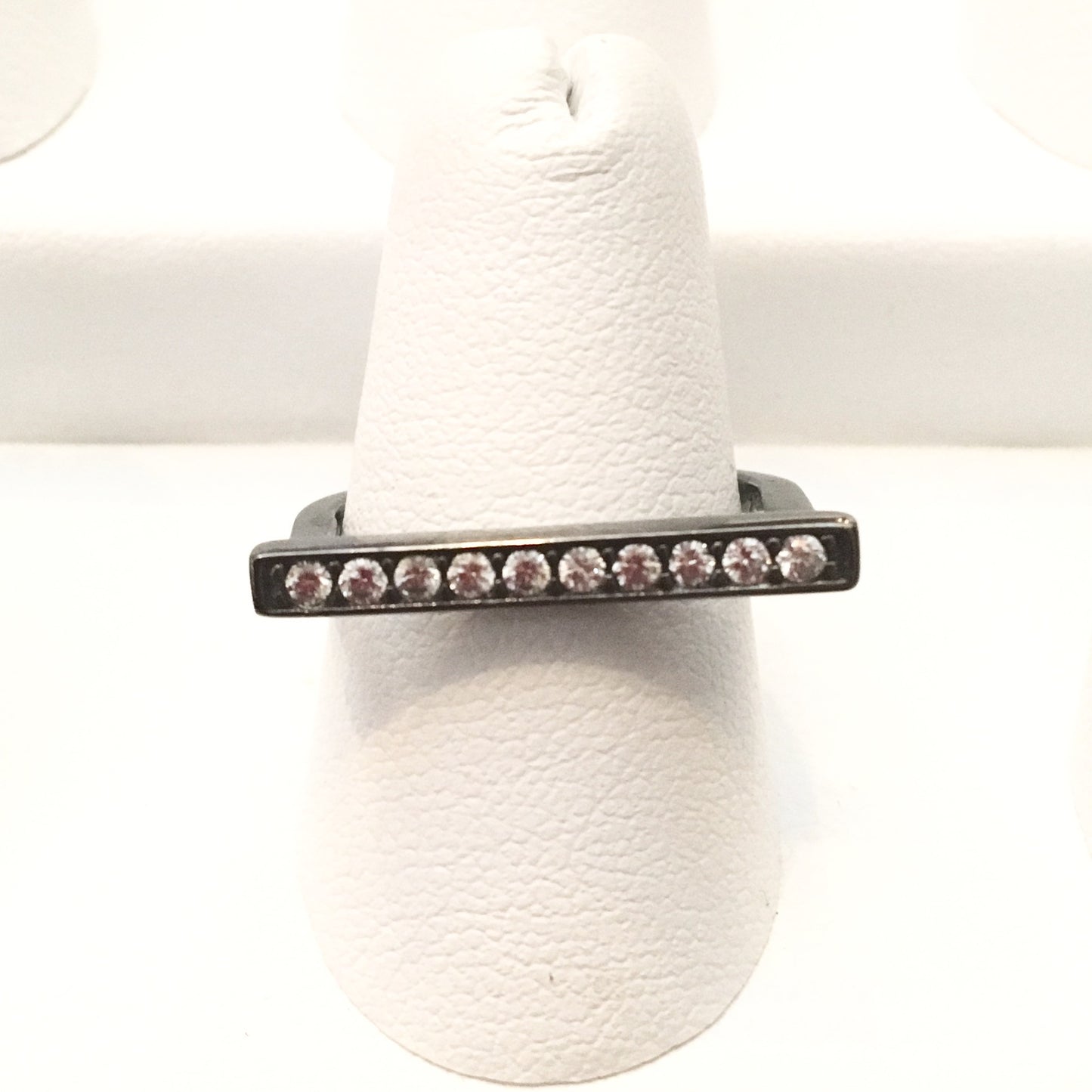 Anillo de plata PLANO NEGRO con zirconias (MEDIANO)
