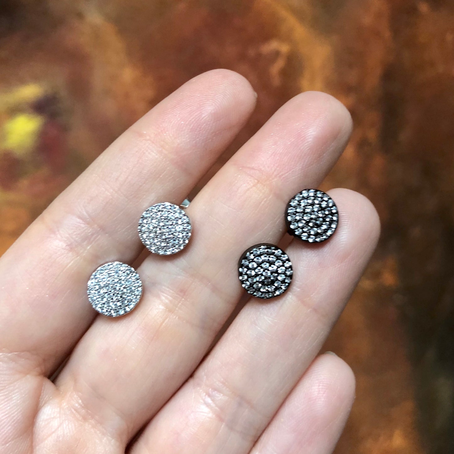 Arete broquel de CIRCULO con ZIRCONIAS