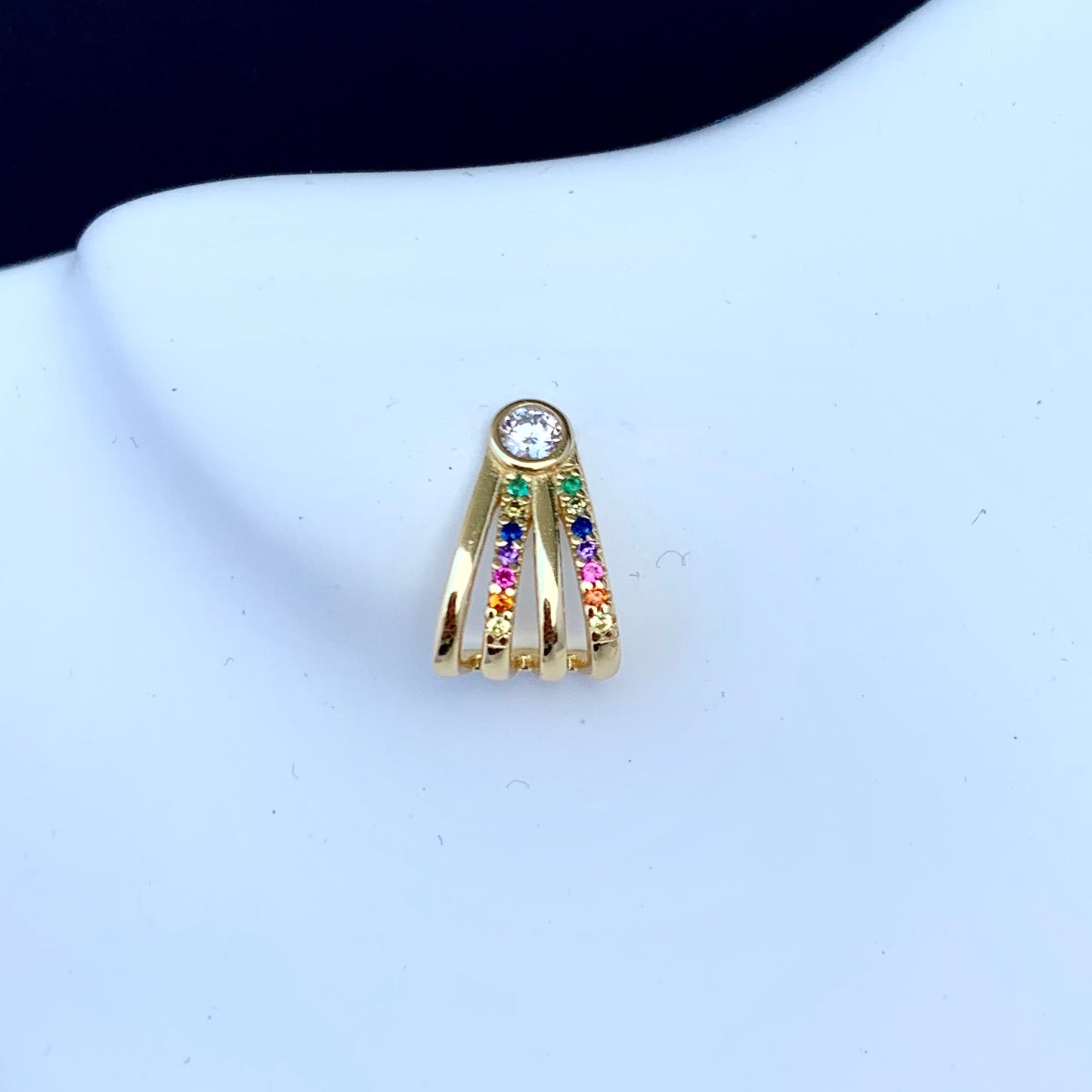 Arete de plata con LINEAS y ZIRCONIAS de colores