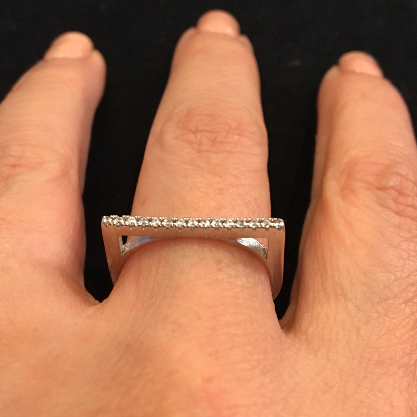 Anillo de plata PLANO con zirconias