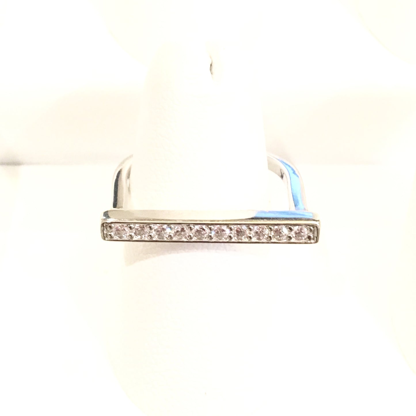 Anillo de plata PLANO con zirconias (MEDIANO)