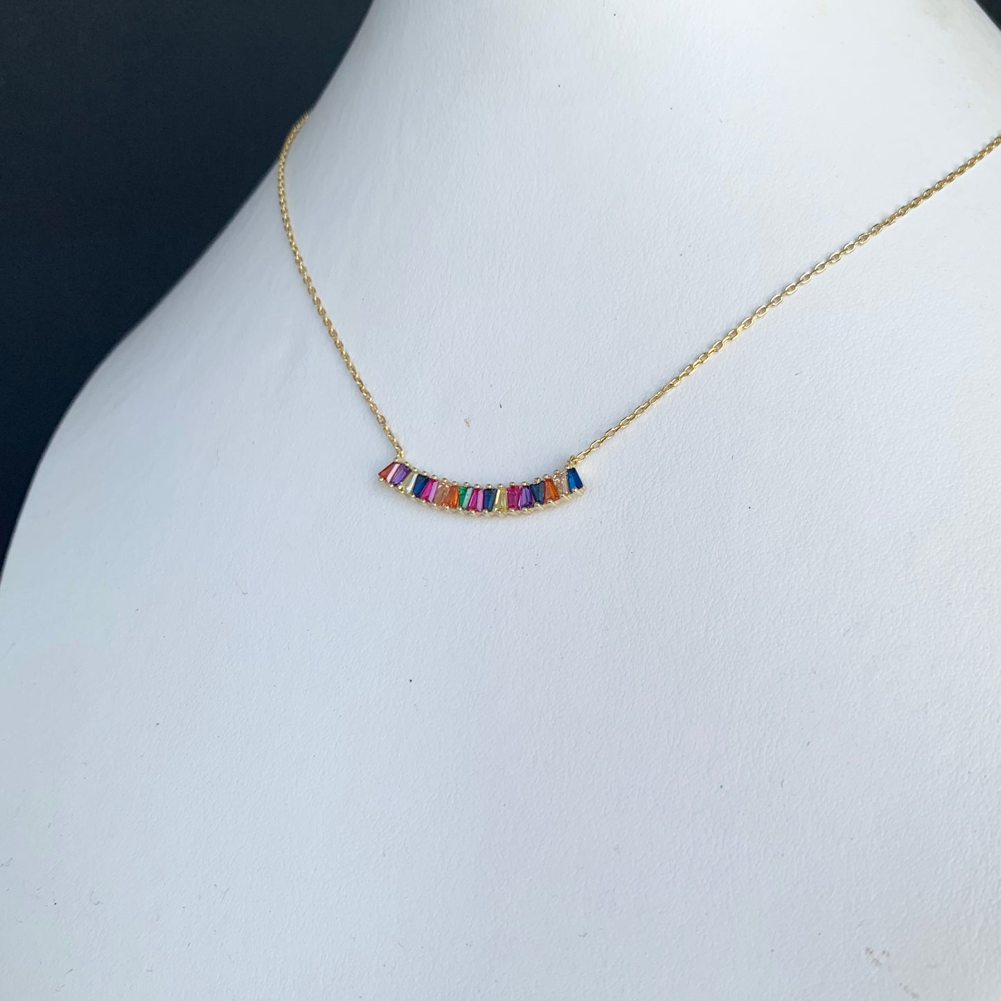 Cadenita CHOKER de plata con BAGUETTES de COLORES en forma de U