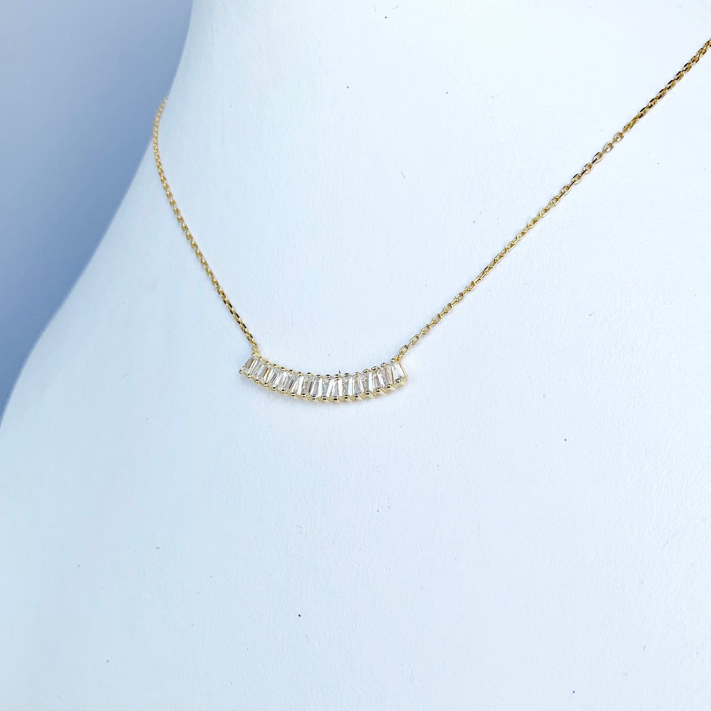 Cadenita CHOKER de plata con BAGUETTES en forma de U