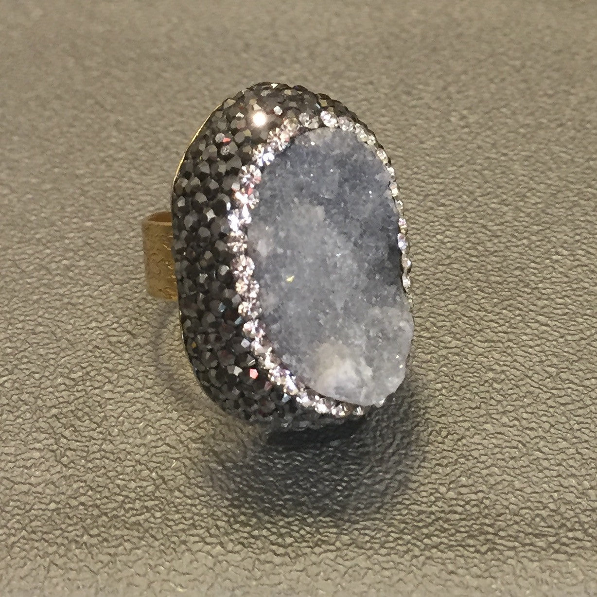 Anillo de Piedra Natural y Cristales