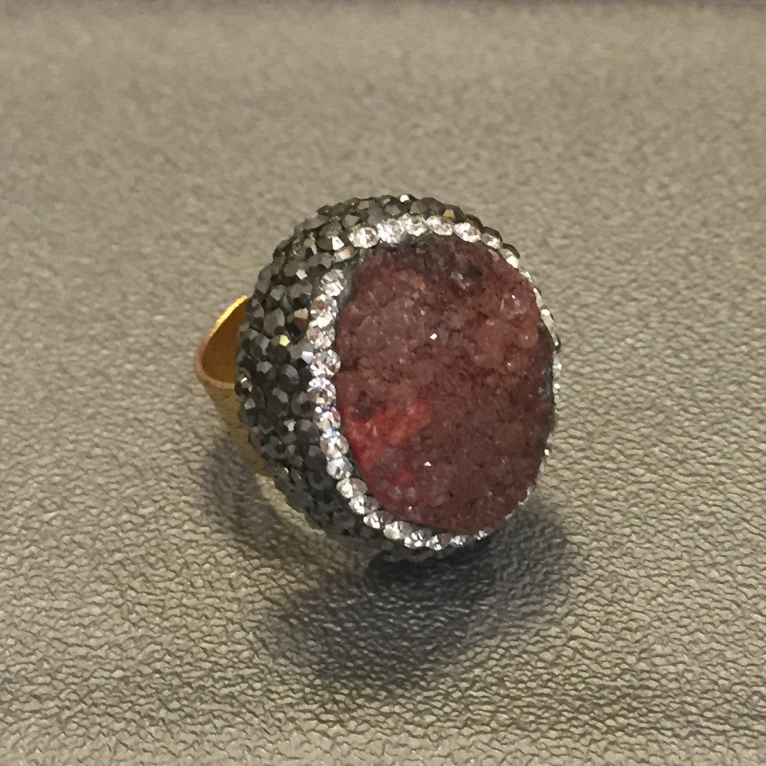 Anillo de Piedra Natural y Cristales