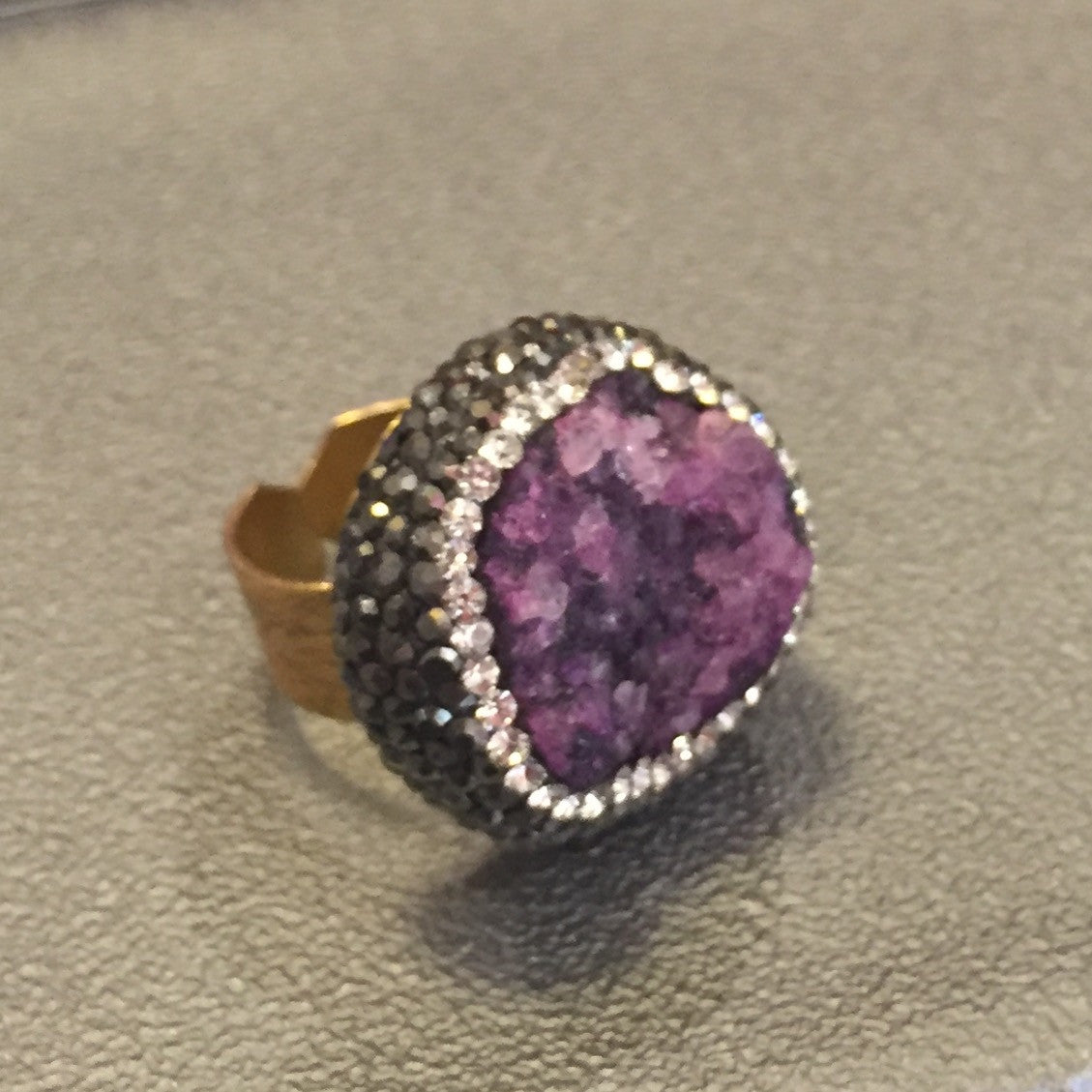 Anillo de Piedra Natural y Cristales