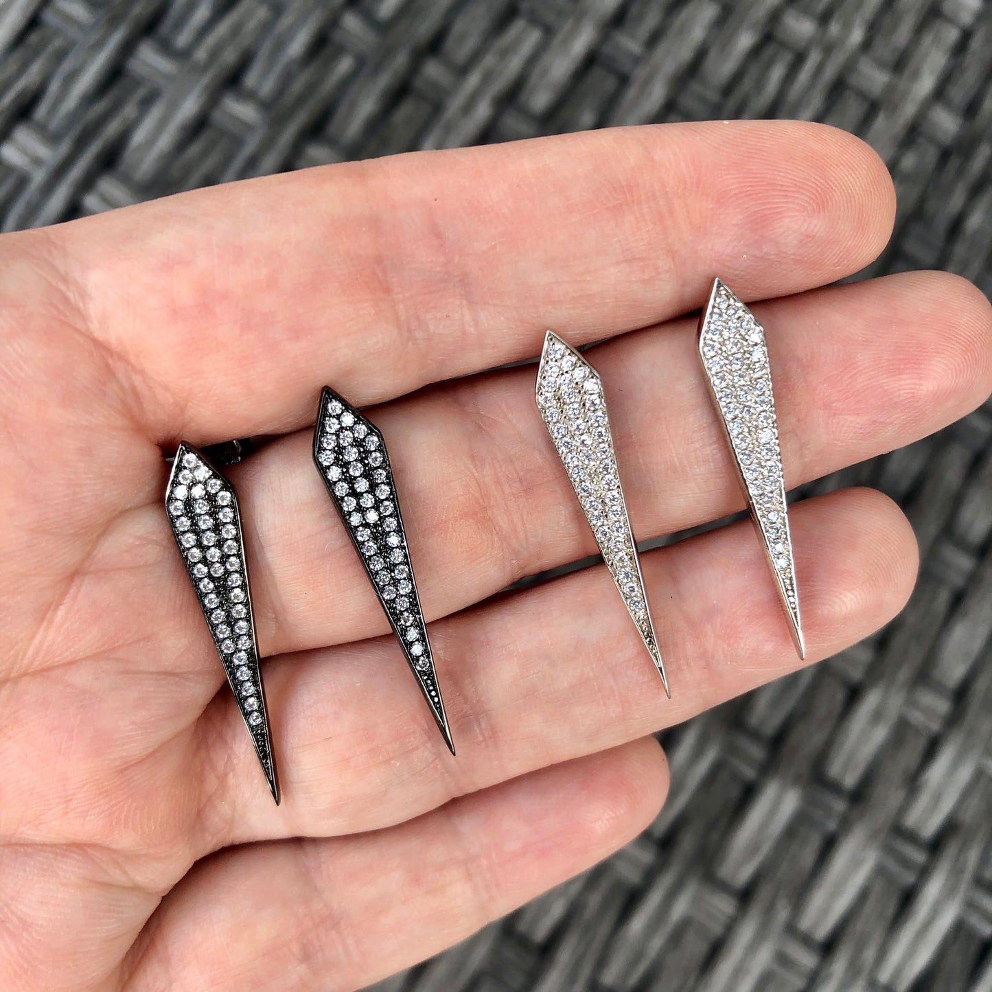 Arete de plata .925 de PICO ALARGADO y ZIRCONIAS