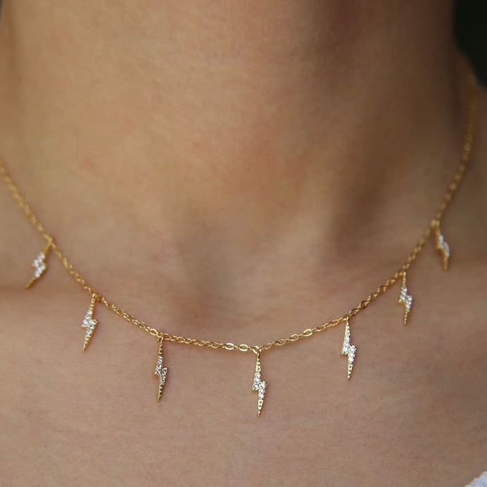 Cadenita CHOKER con baño de oro con RAYOS con ZIRCONIAS
