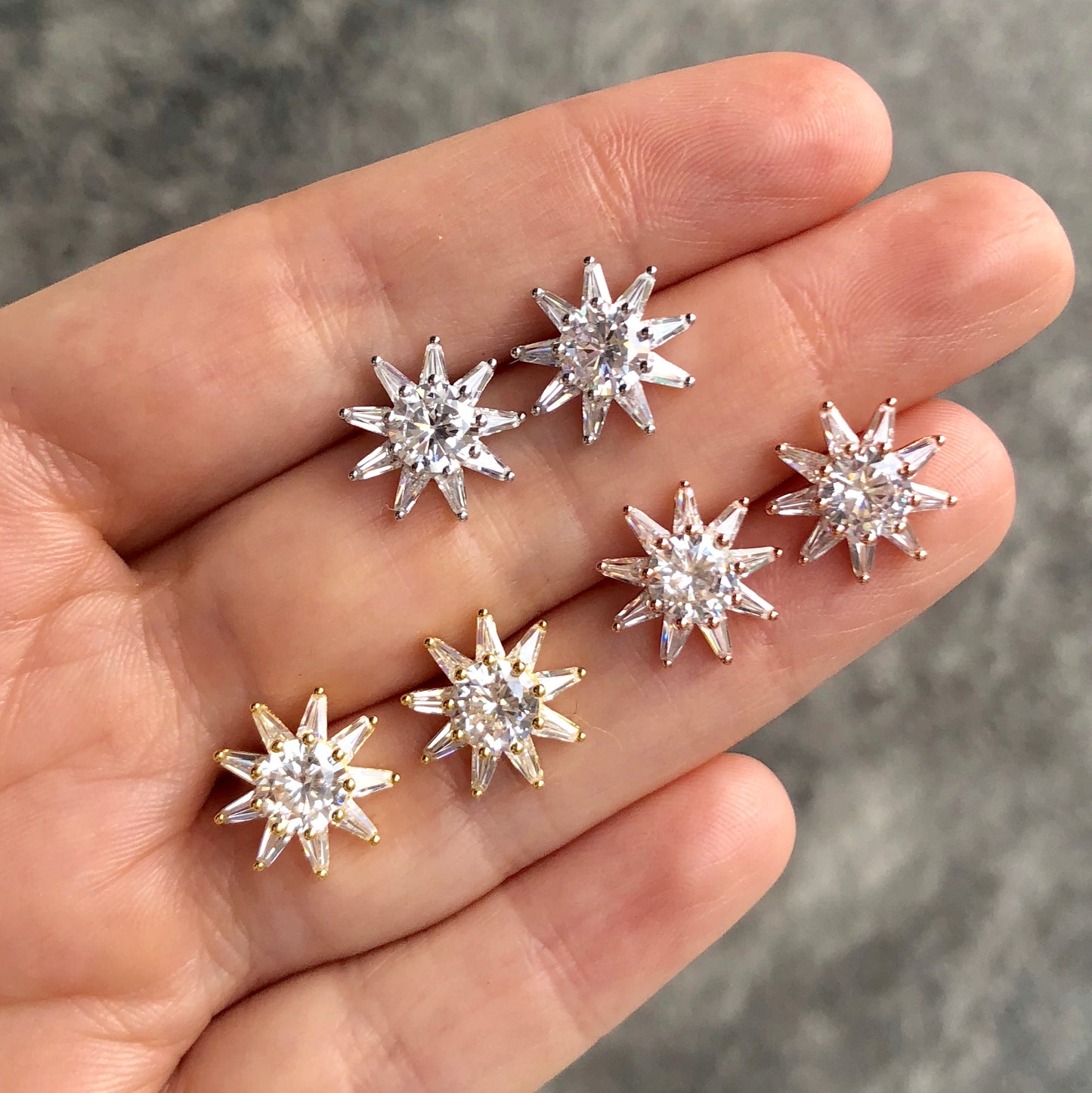 Arete de plata .925 de FLOR con BAGUETTES Y ZIRCONIAS