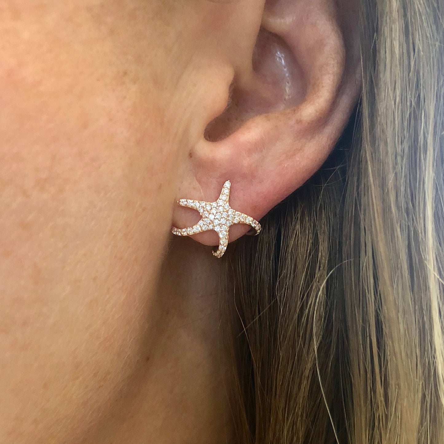 Arete de plata .925 de ESTRELLA DE MAR con zirconias