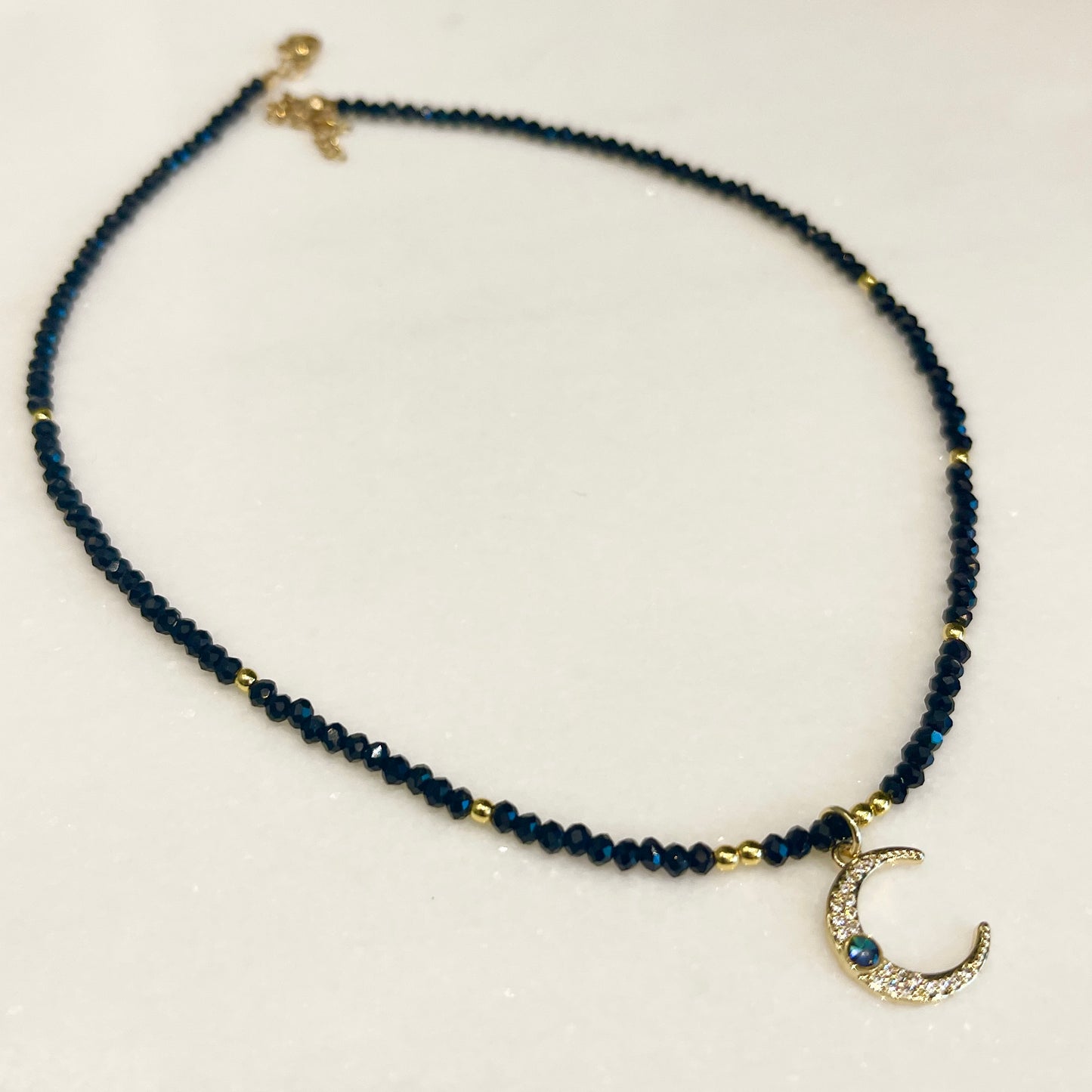 Collar con dije de LUNA