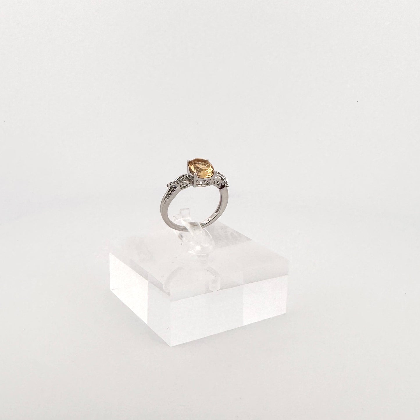 Anillo de ORO con Diamantes y Citrina