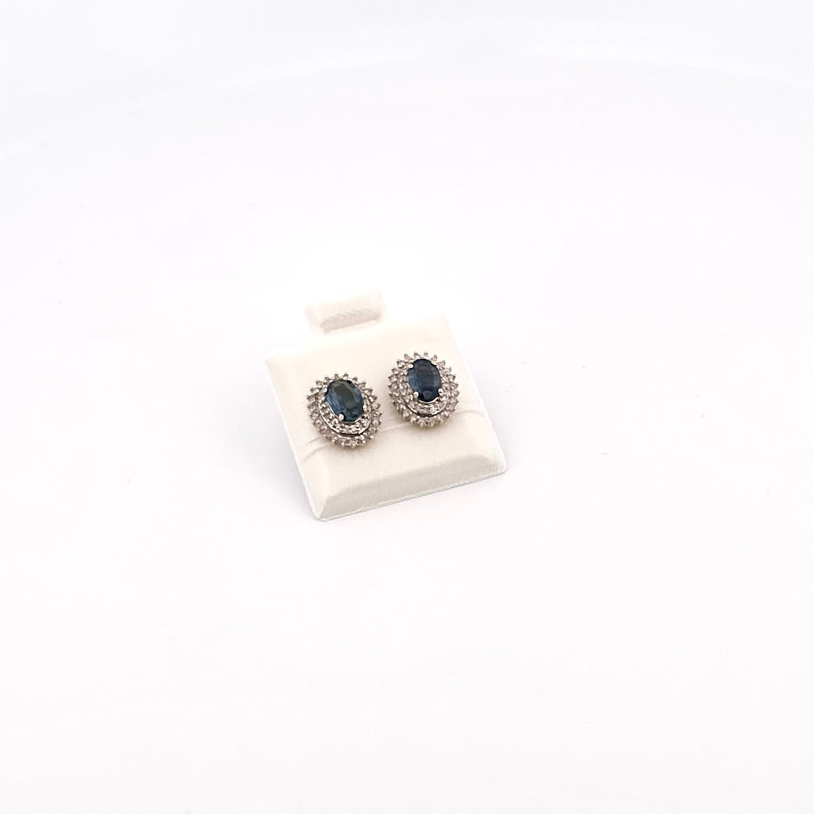 Aretes de ORO con Zafiro y Diamantes $380 dlls