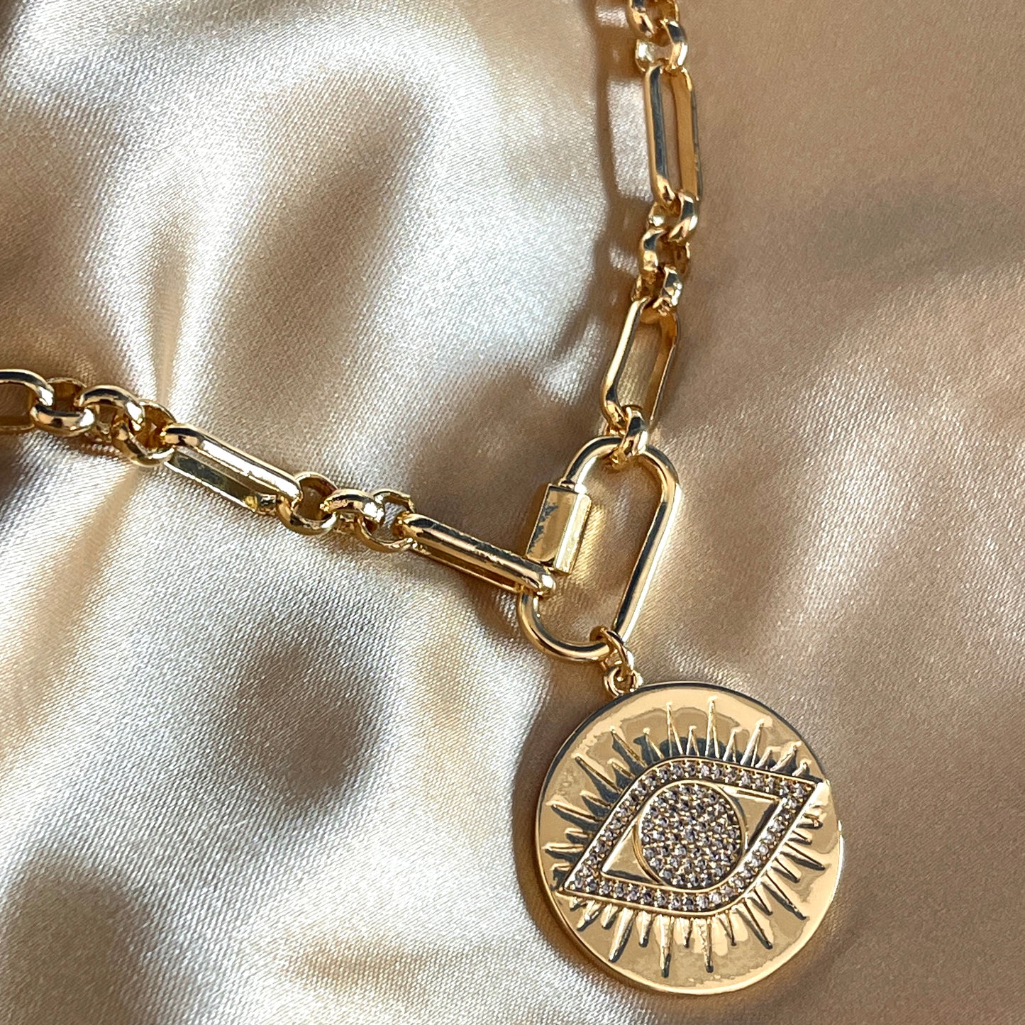 Collar con CANDADO y dije de OJO