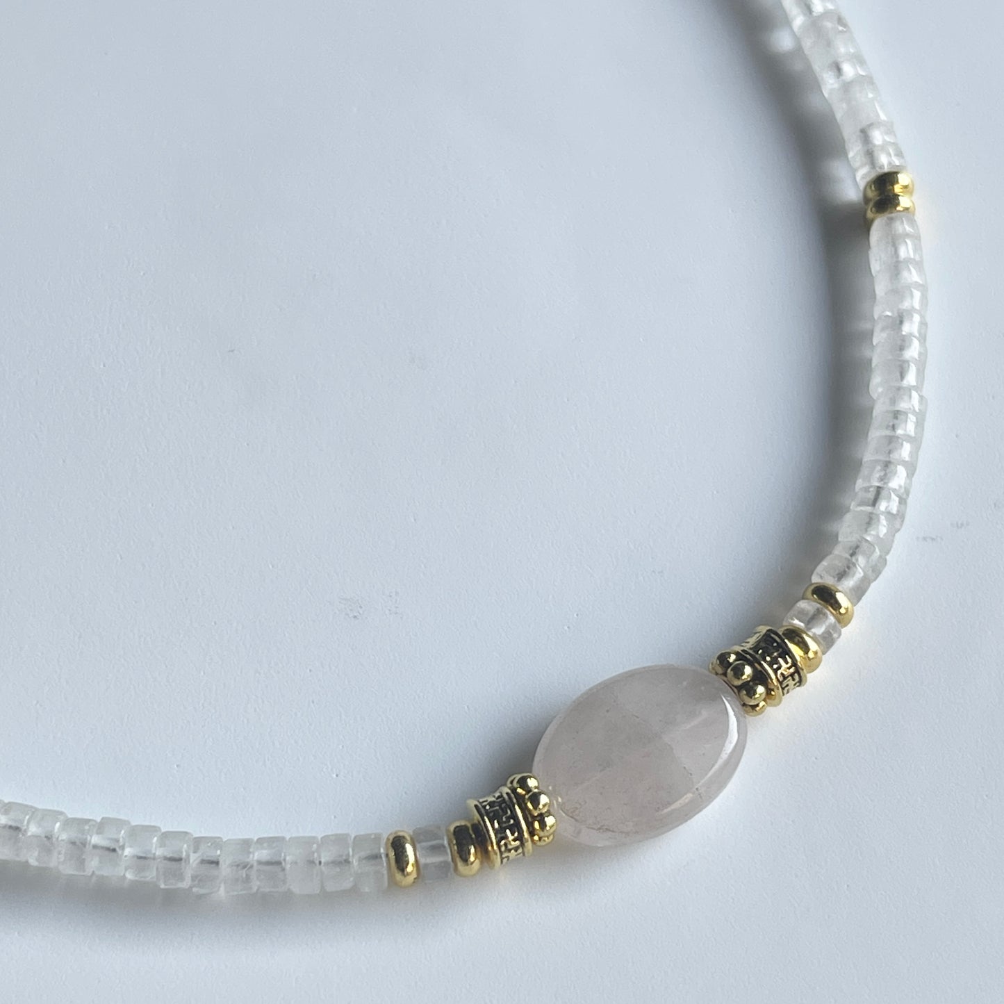 Collar rondeles BLANCO con piedra ovalada