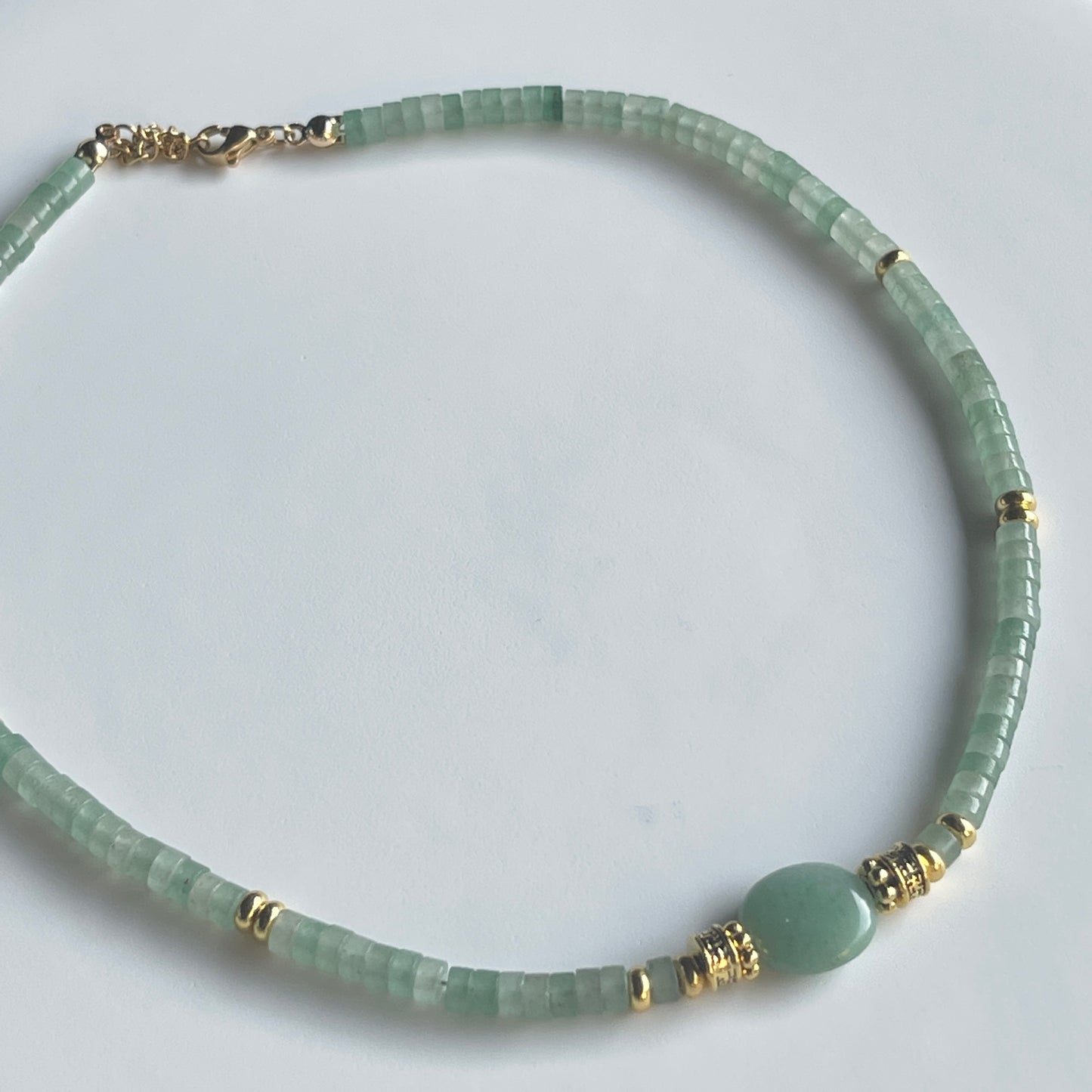 Collar rondeles VERDE con piedra ovalada