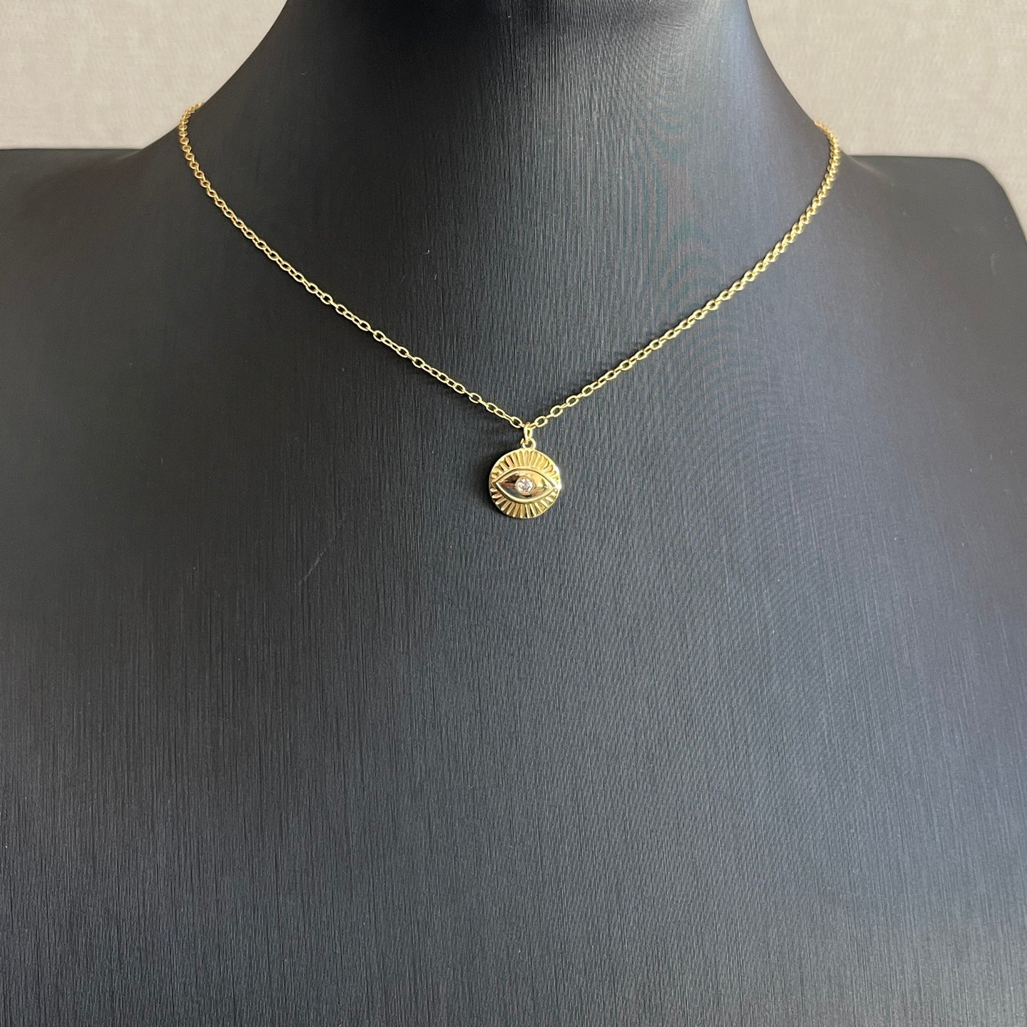 Cadenita de plata con dije de OJO