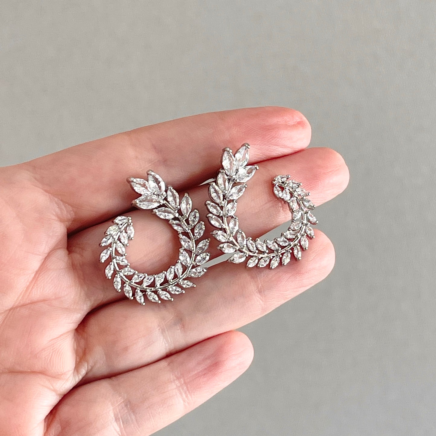 Aretes CIRCULO INCOMPLETO de rodio con ZIRCONIAS