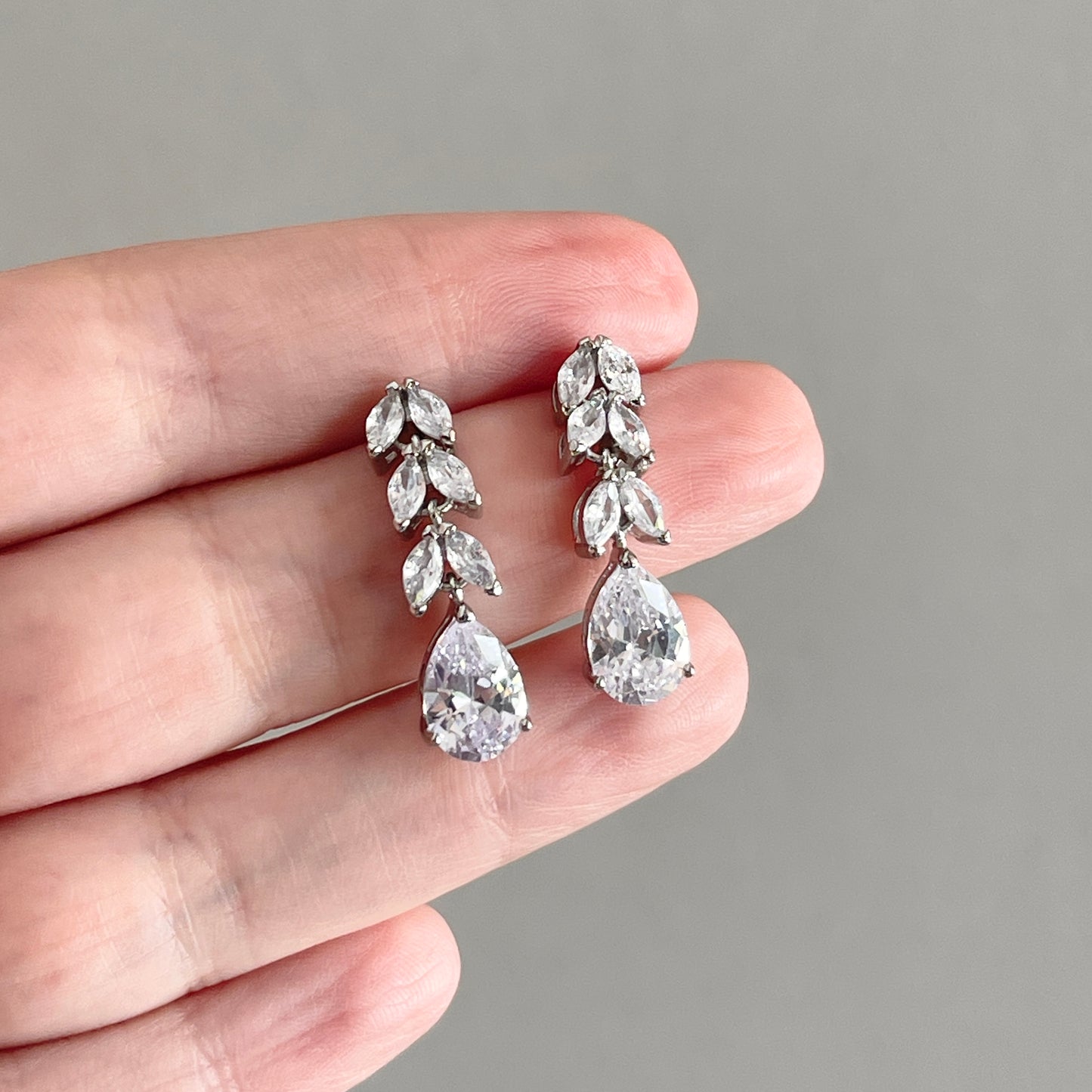 Aretes HOJITAS y GOTA de rodio con ZIRCONIAS