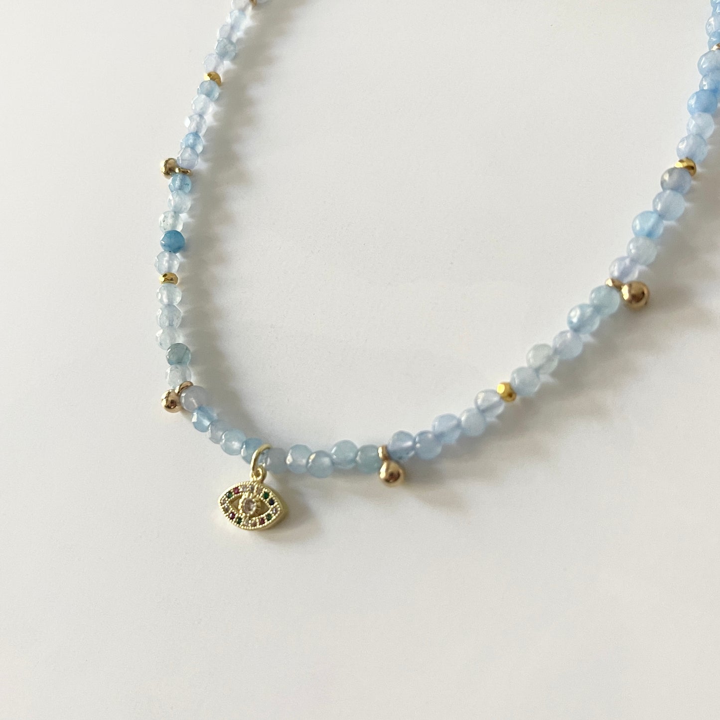 Collar con dije de OJITO