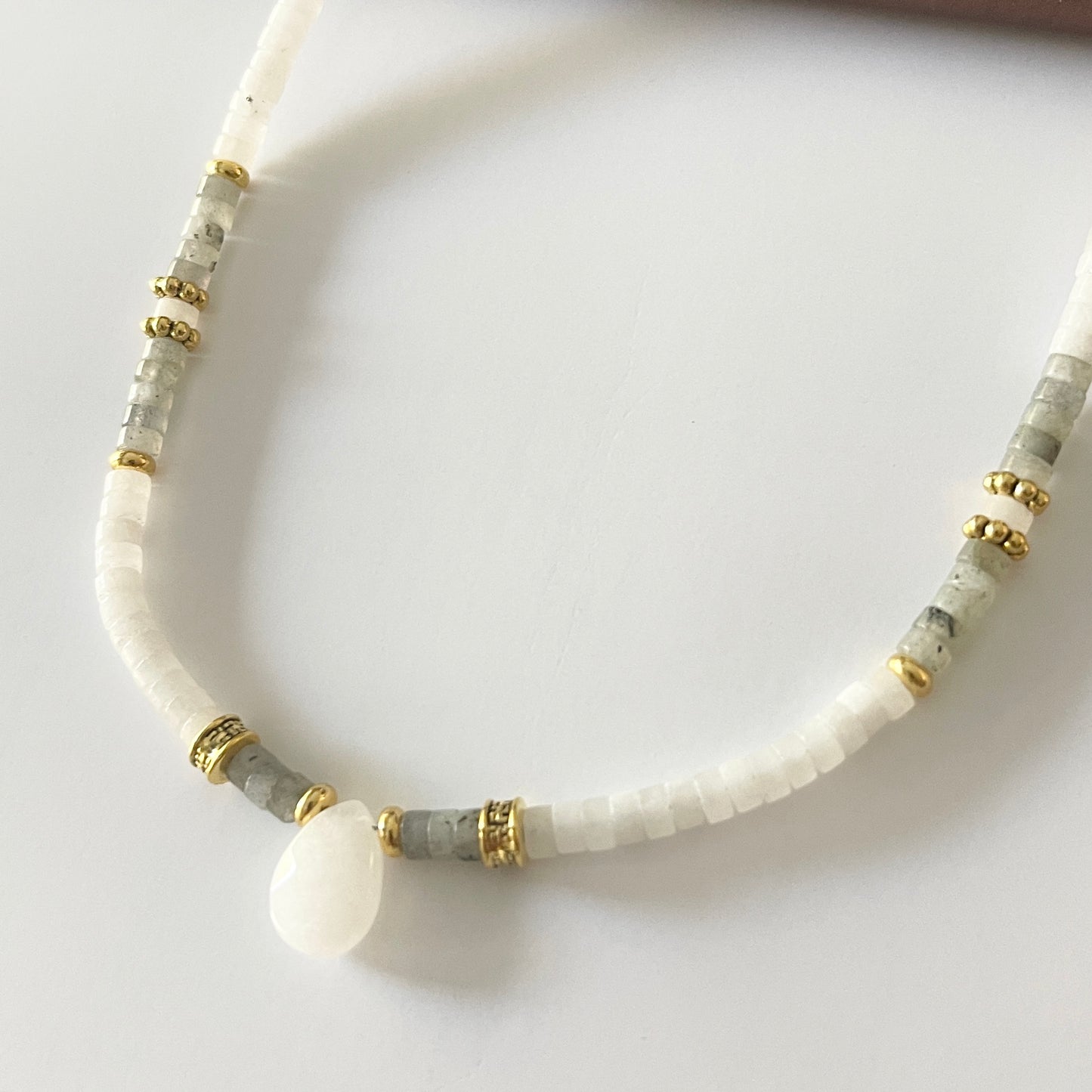 Collar rondeles de labradorita con GOTA