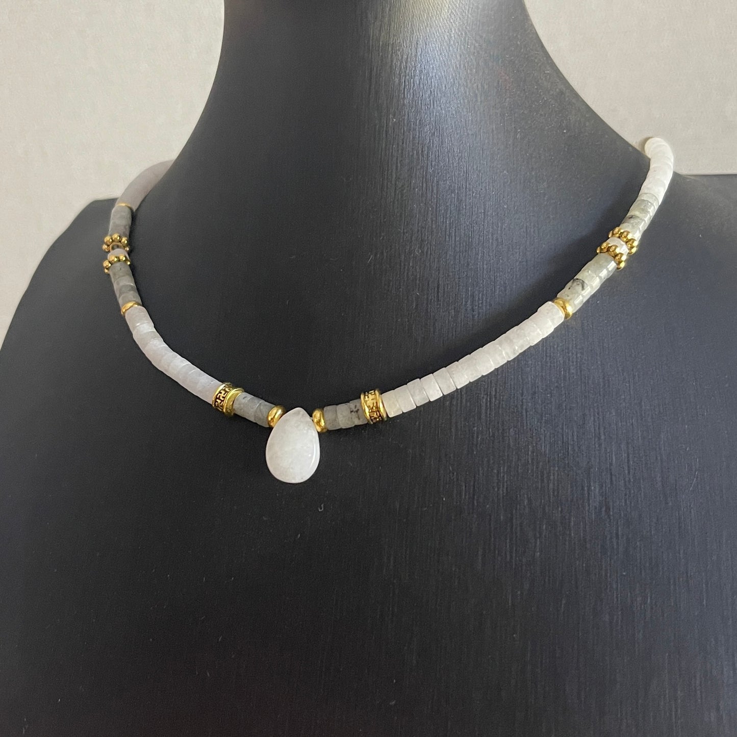 Collar rondeles de labradorita con GOTA