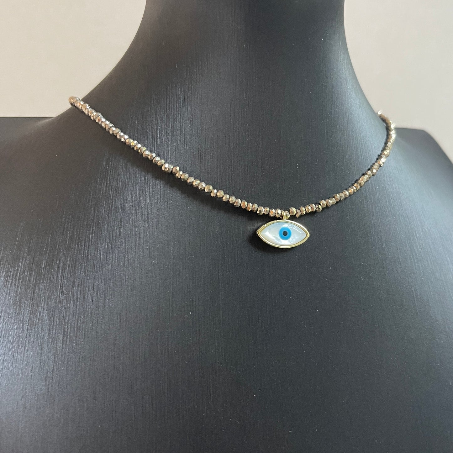 Collar con dije de OJO