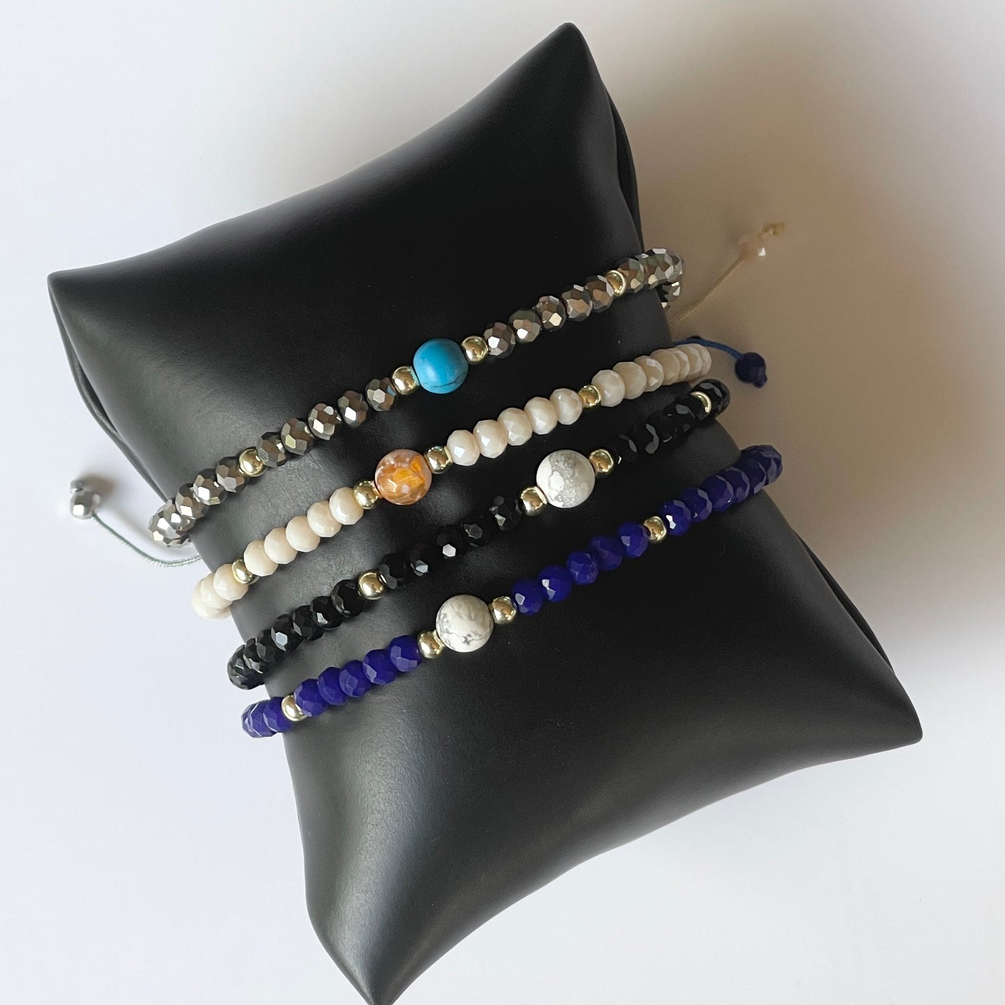 Pulseras ajustables con piedrita
