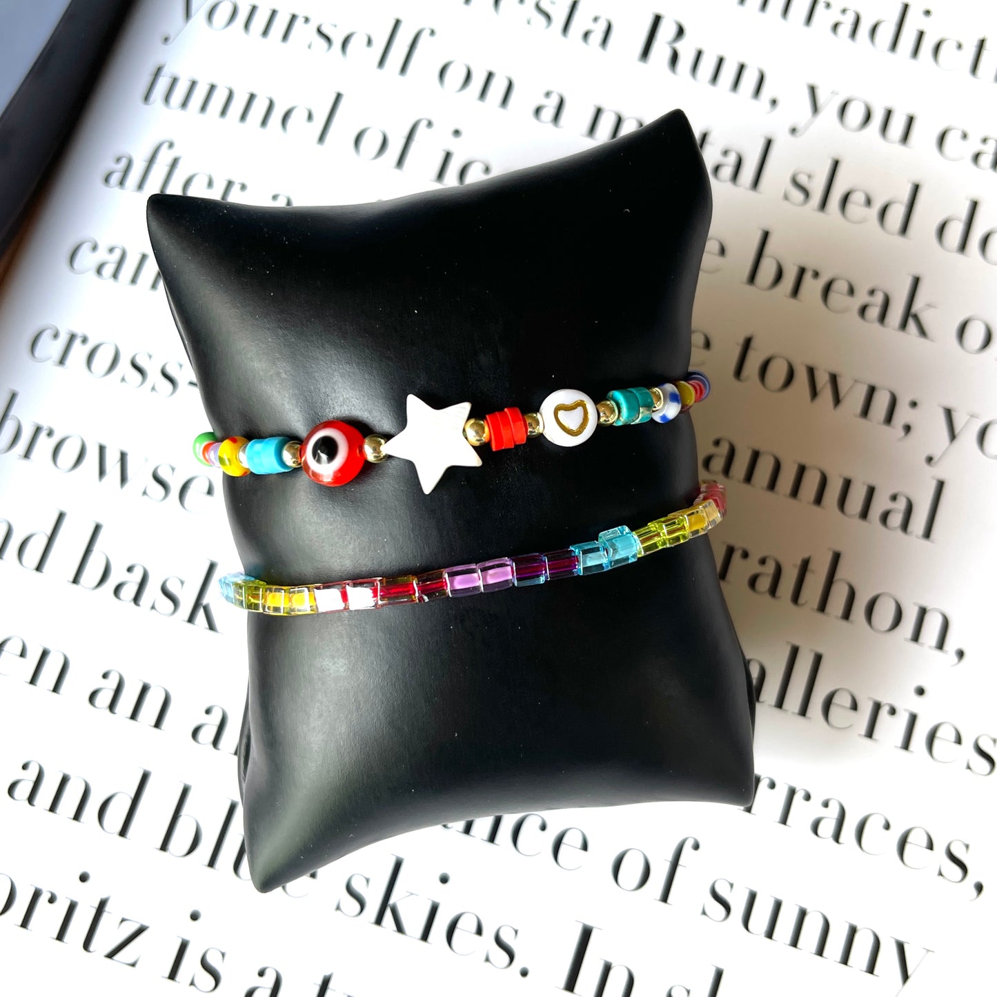 Pulseras ajustables de colores