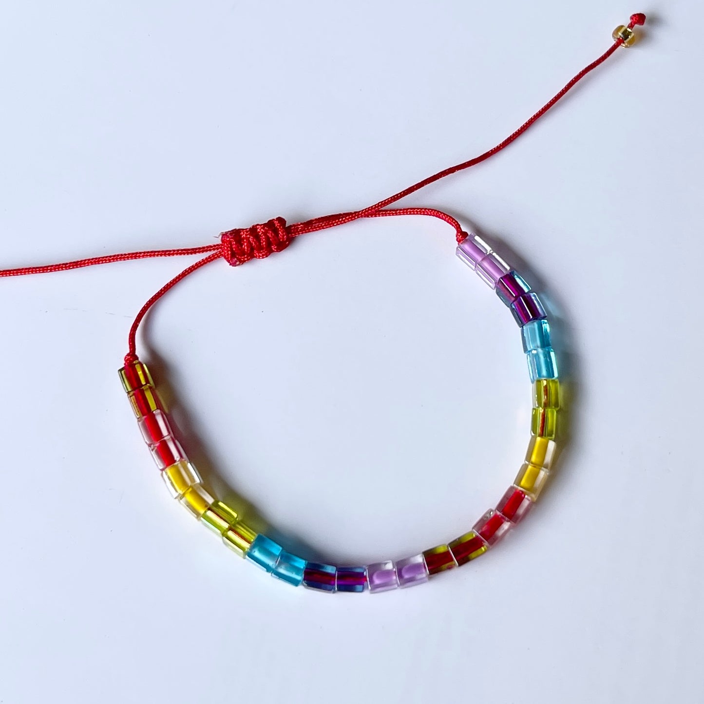 Pulseras ajustables de colores