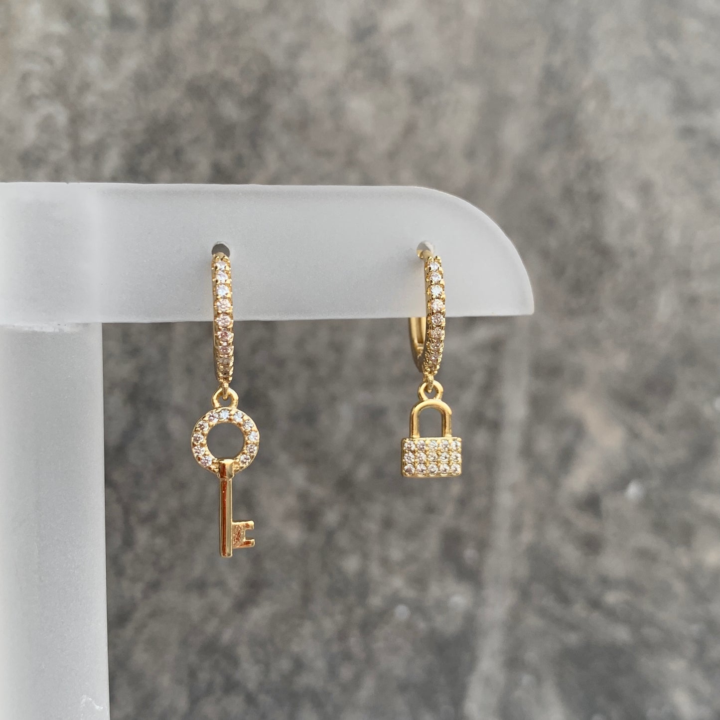 Arracadas de plata .925 con CANDADO y LLAVE