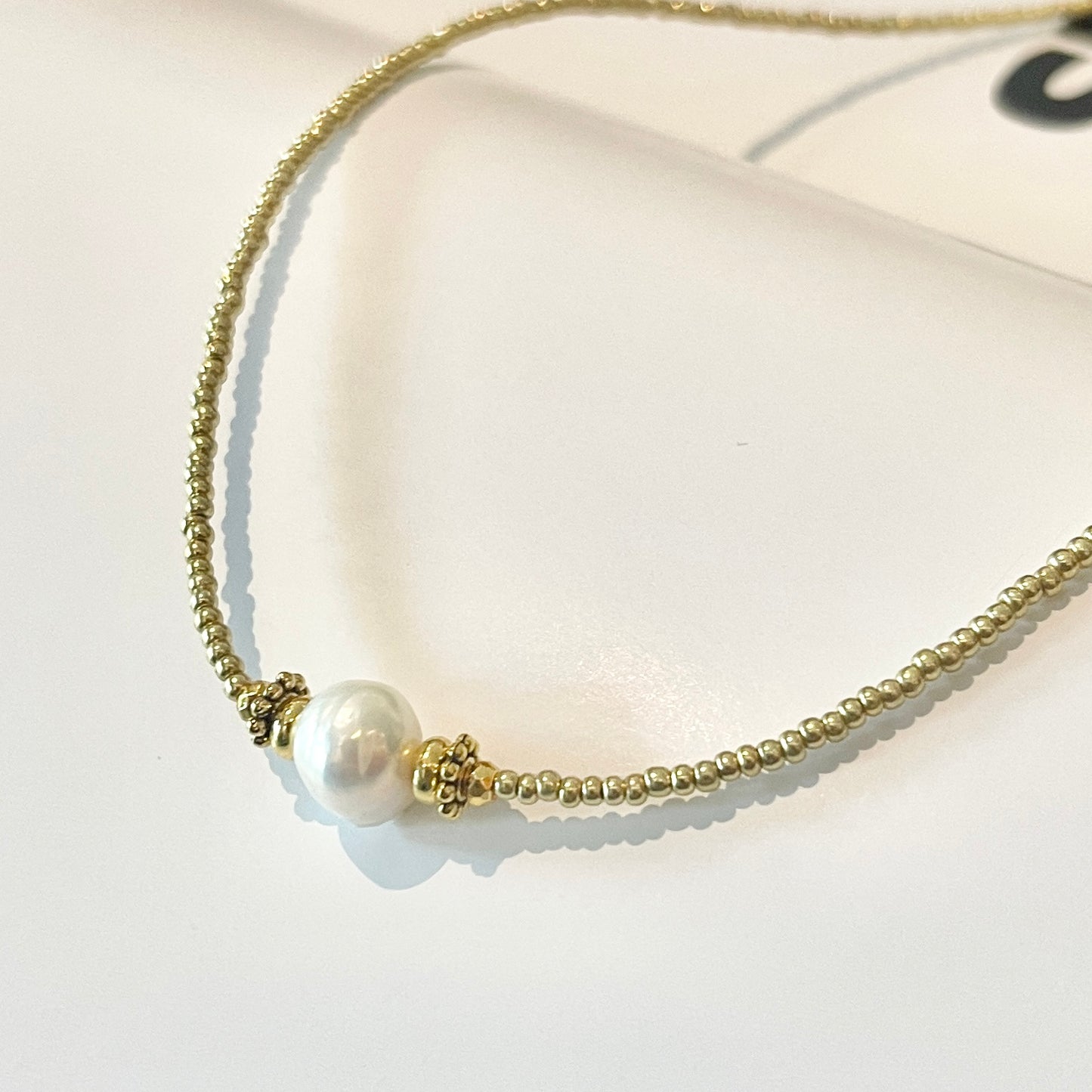 Collar dorado con PIEDRA natural