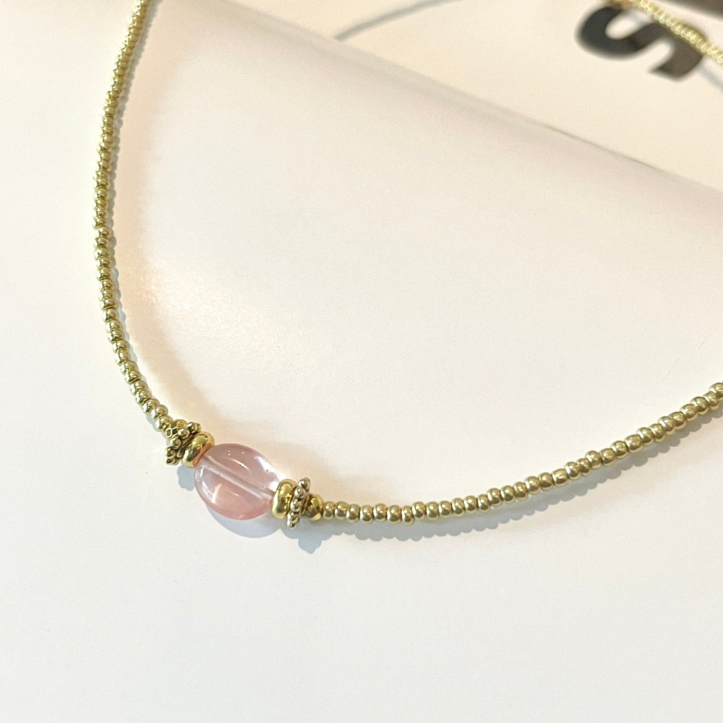 Collar dorado con PIEDRA natural