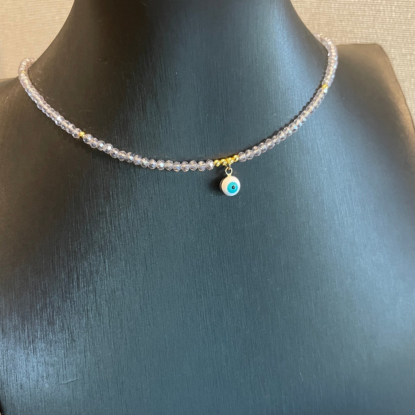 Collar con dije de OJITO